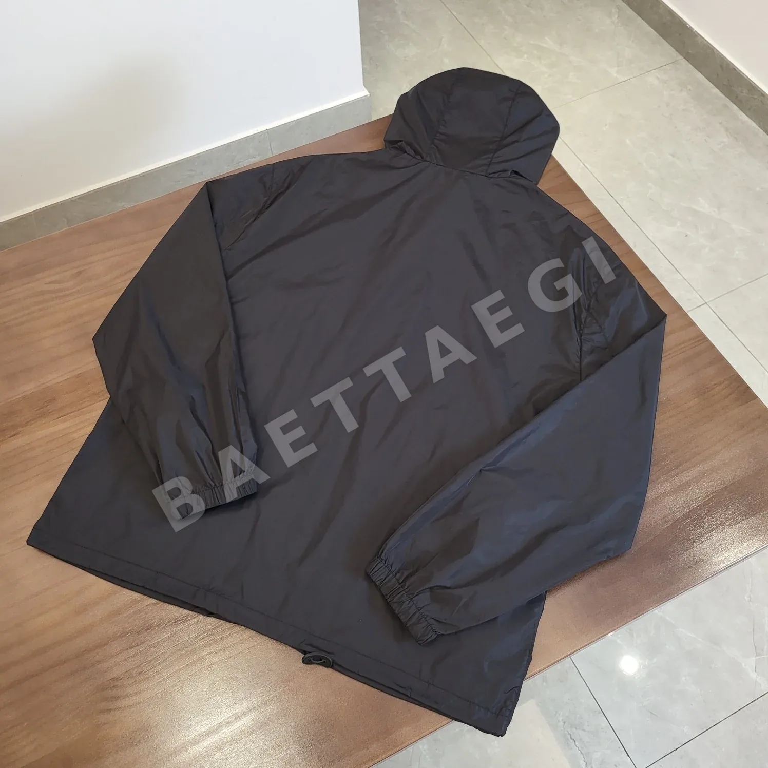 프라다 재생 나일론 경량 남성 자켓 상세 이미지 2