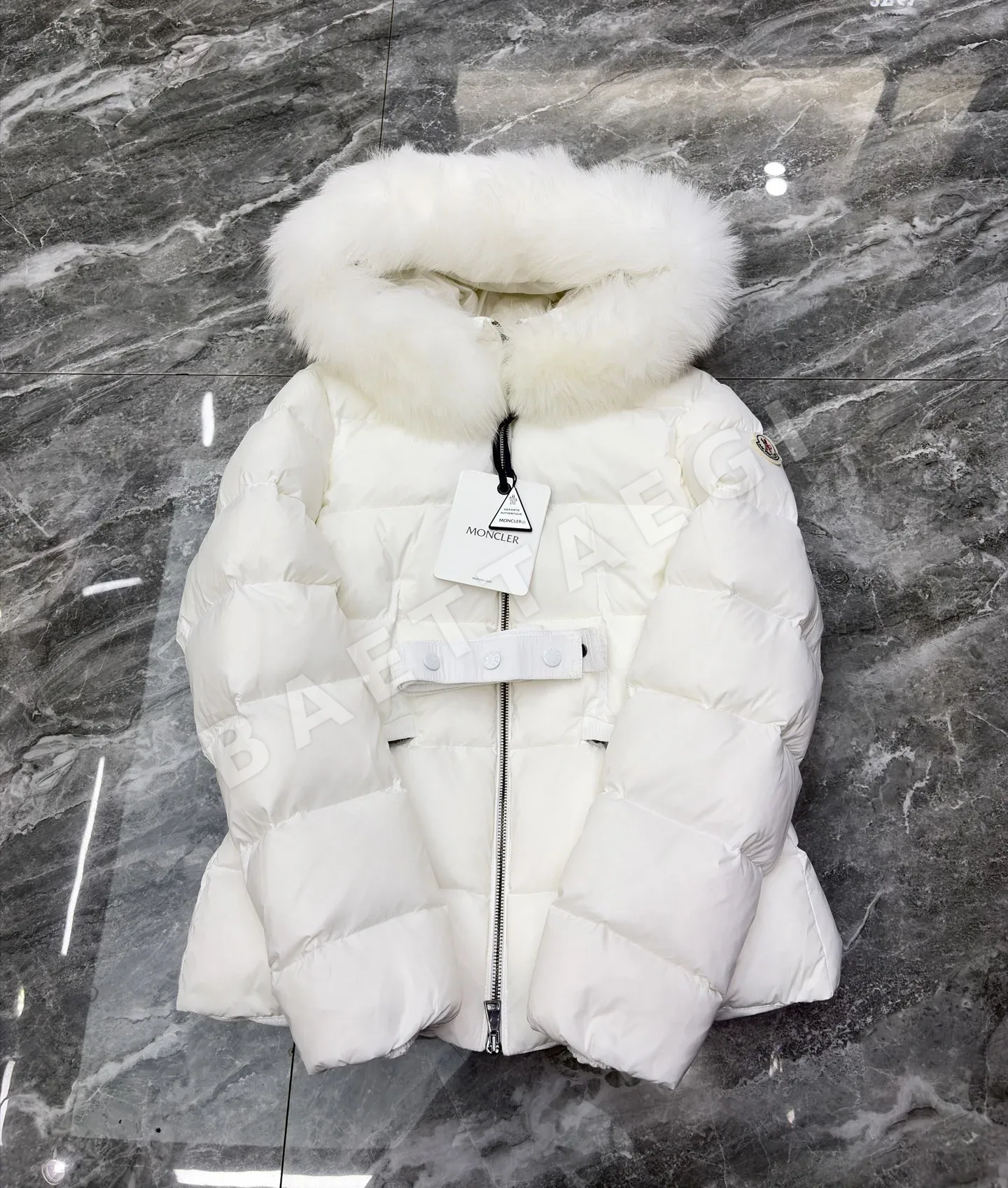 몽클레르 여성 슬림핏 다운 패딩 재킷 상세 이미지 5