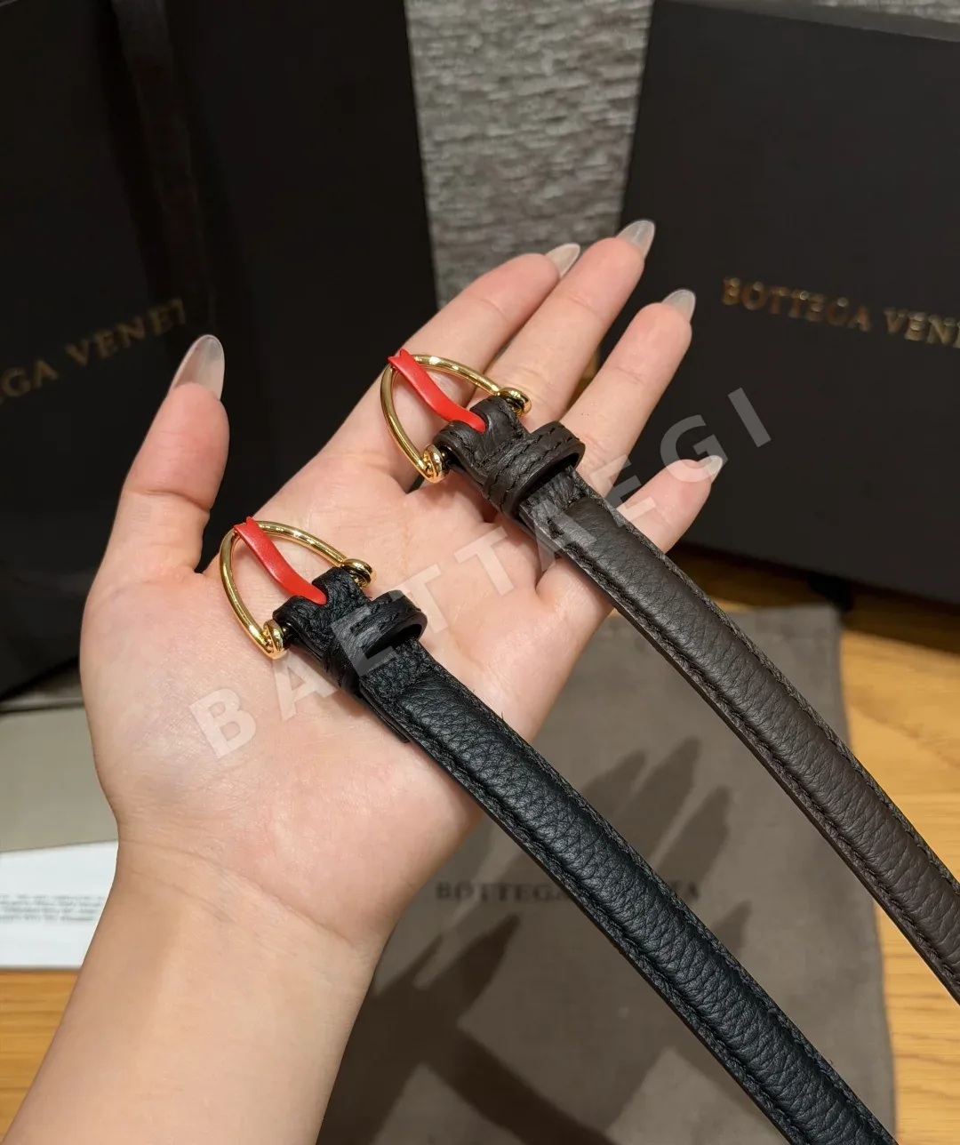 보테가베네타 호스슈 핀 버클 가죽 벨트 상세 이미지 3