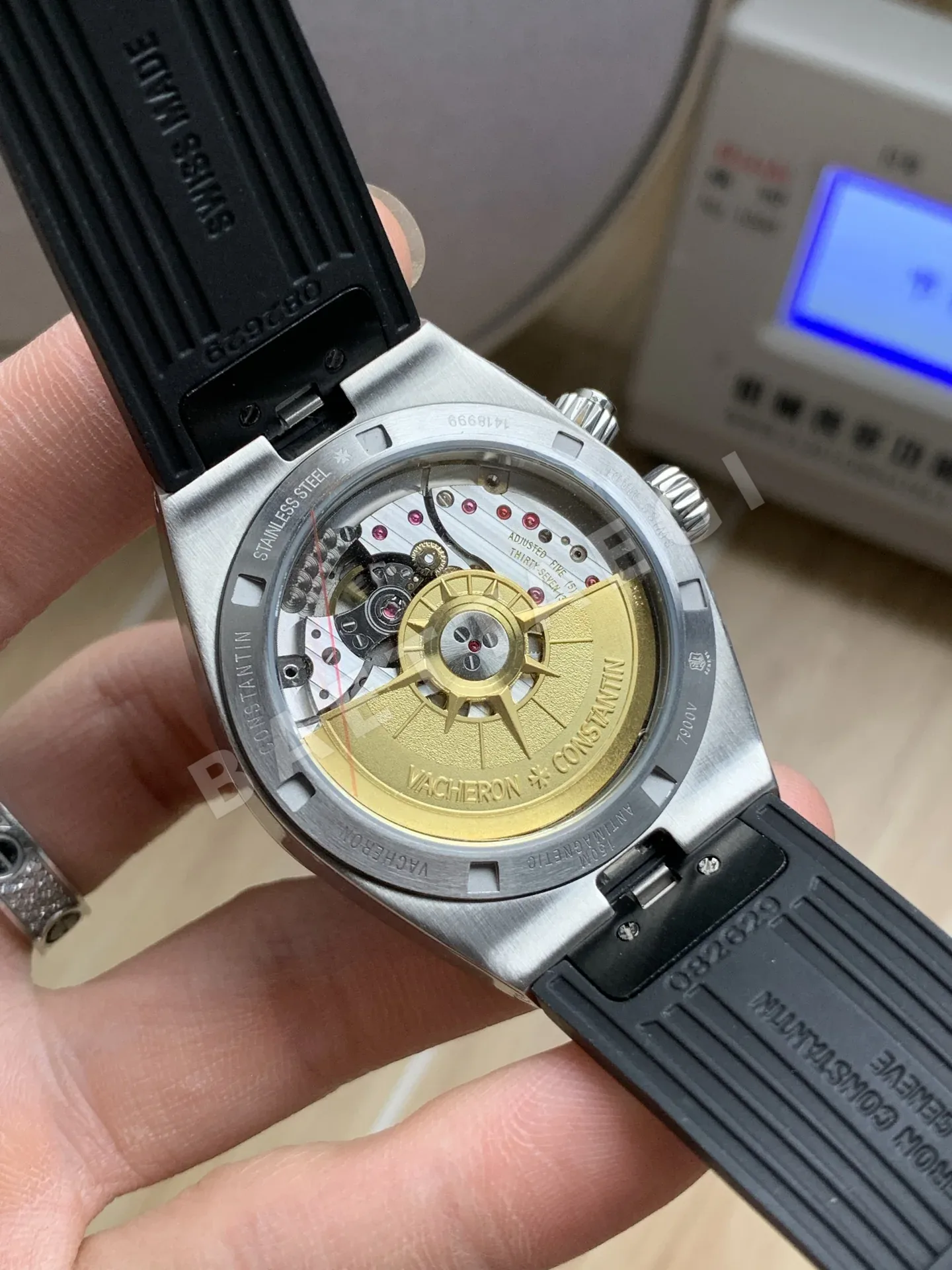 바쉐론콘스탄틴 오버시즈 멀티펑션 시계 42MM7920 V 상세 이미지 4
