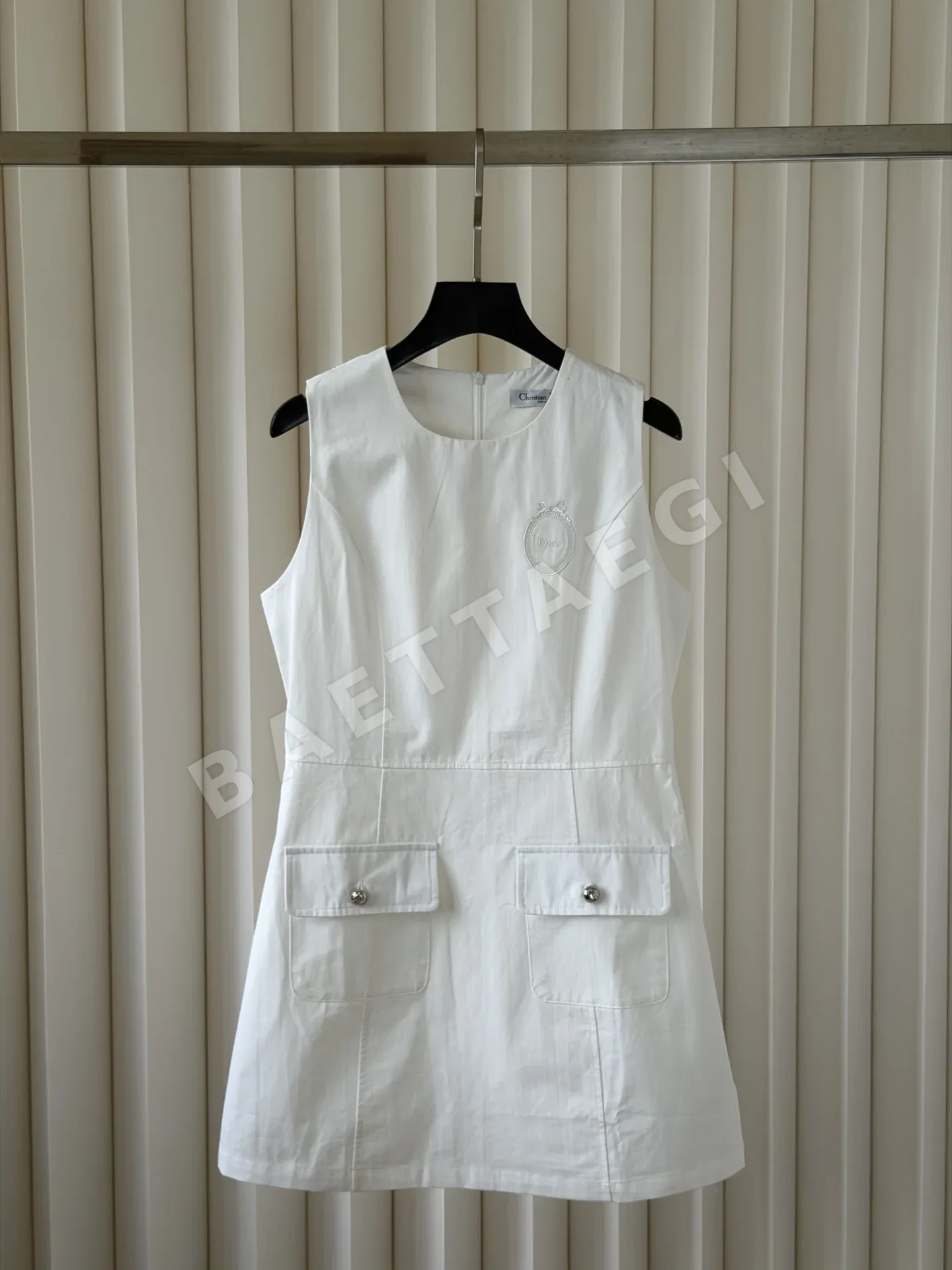 디올 화이트 A라인 민소매 원피스 121750