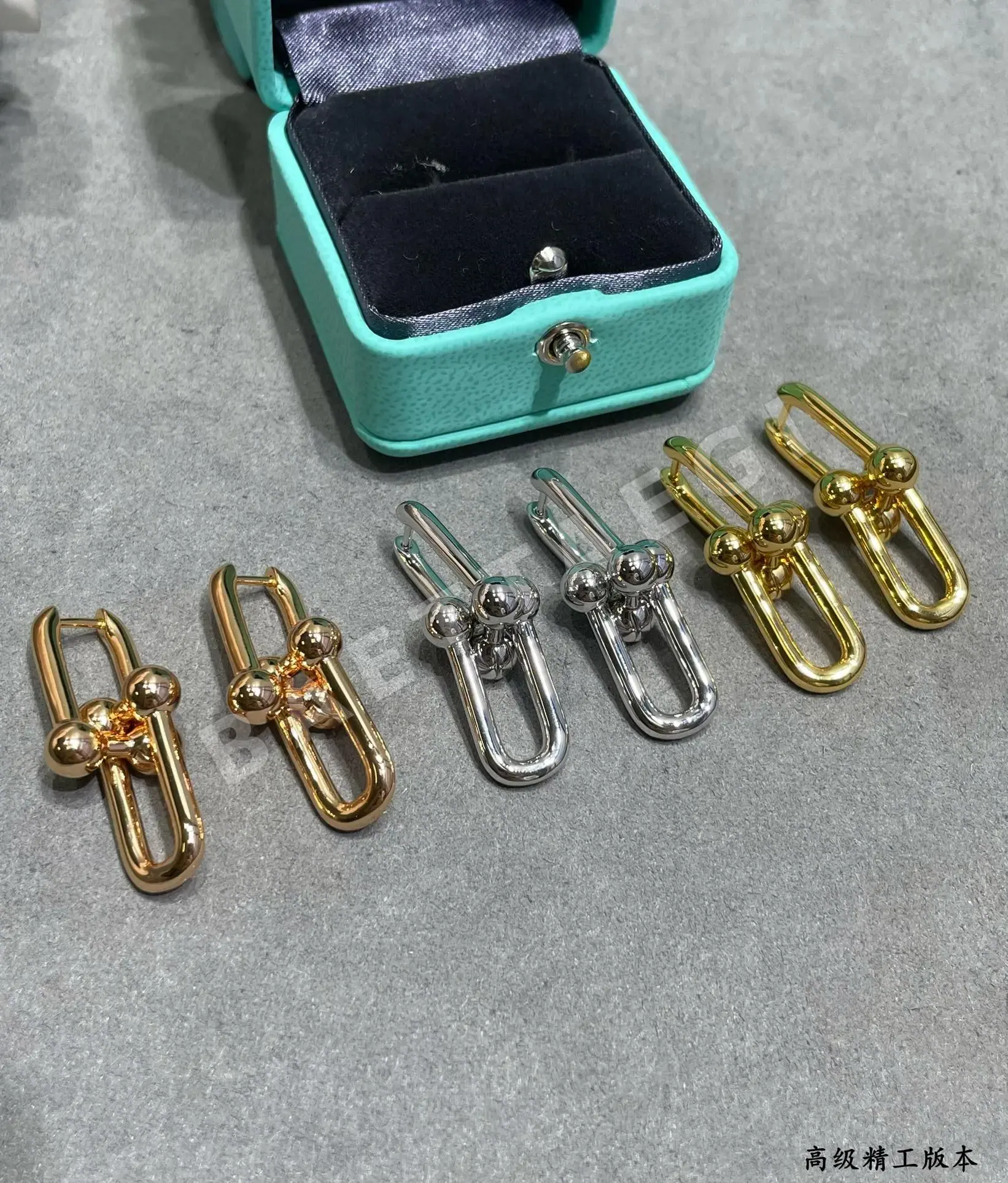 티파니 더블 링 말굽 버클 귀걸이 상세 이미지 2