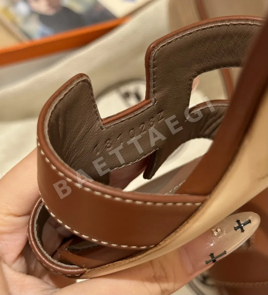 에르메스 오아시스 샌들 Saddle Red Calfskin H 컷아웃 상세 이미지 5
