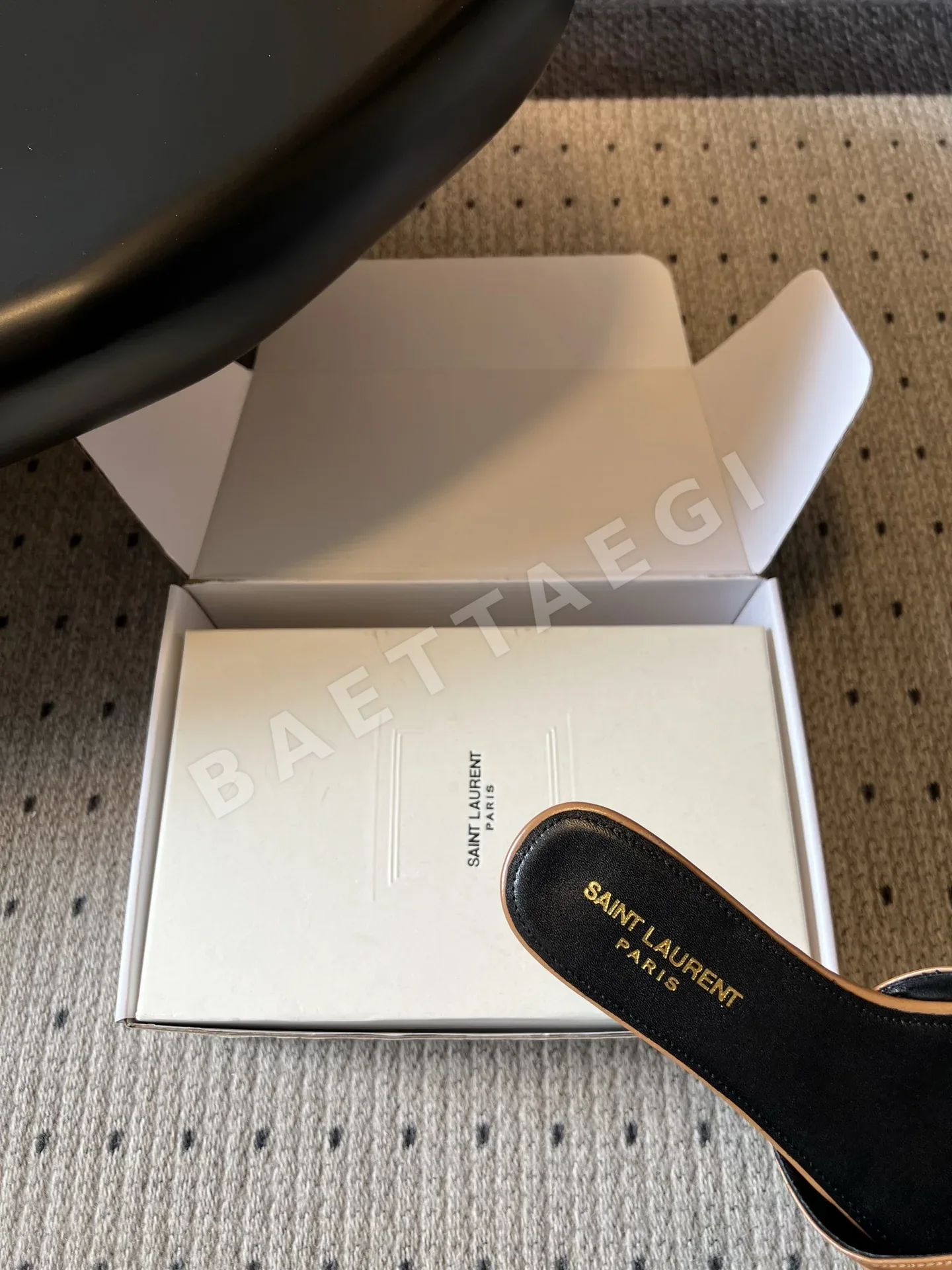 생로랑 플리츠 YSL 버클 플랫 샌들 상세 이미지 8