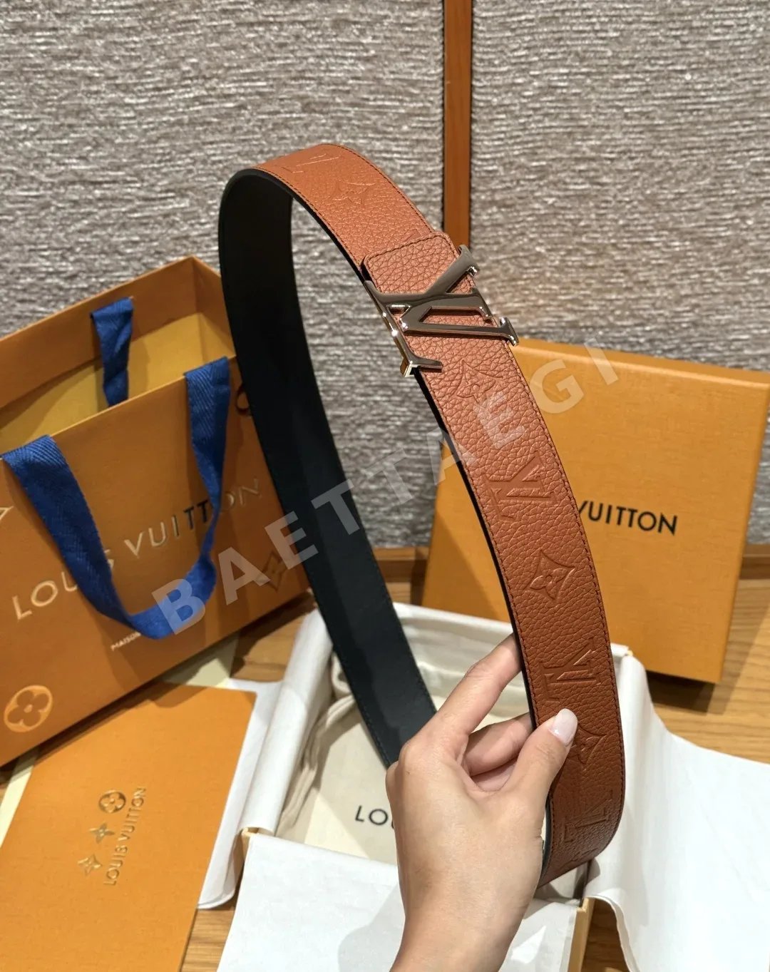 루이비통 리버시블 트리옹 가죽 벨트 상세 이미지 3