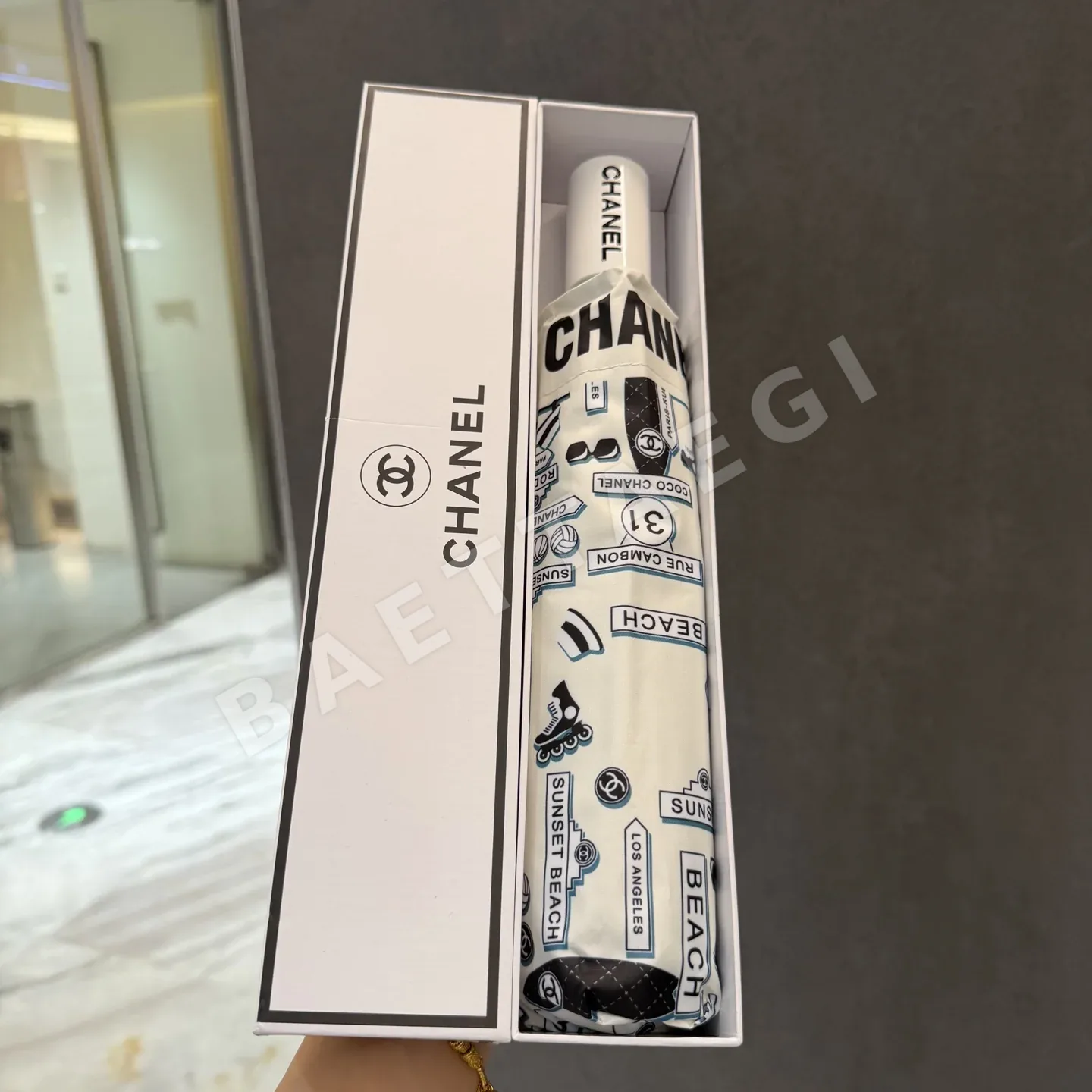 샤넬 삼단 자동 접이식 우산 85310
