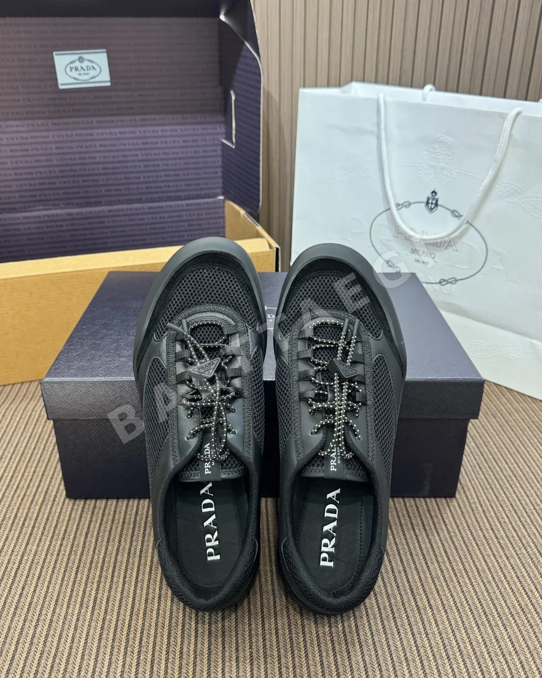 프라다 메시 소재 남성 스니커즈 156943