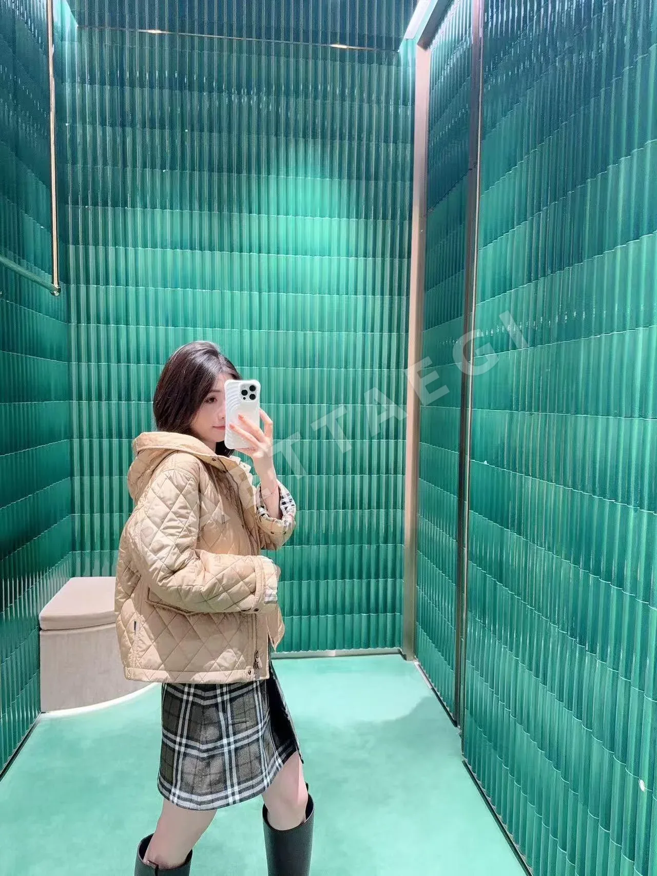 버버리 다이아몬드 퀼팅 후드 코튼 여성 자켓 상세 이미지 9
