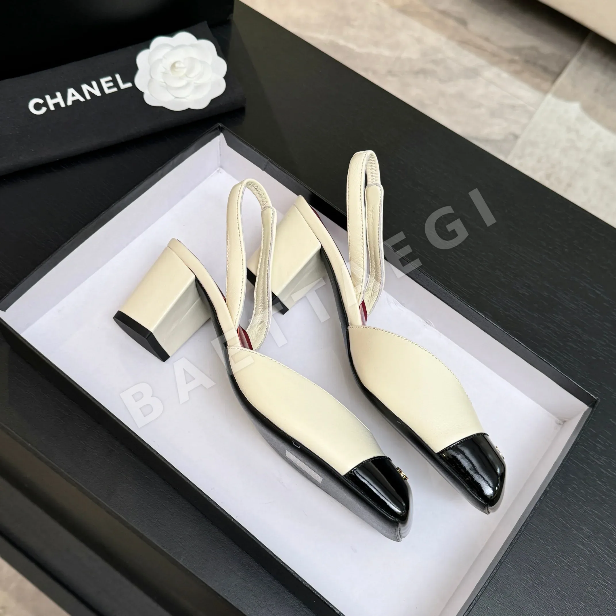 샤넬 더블 C 스티치 스퀘어토 백리스 샌들 상세 이미지 9