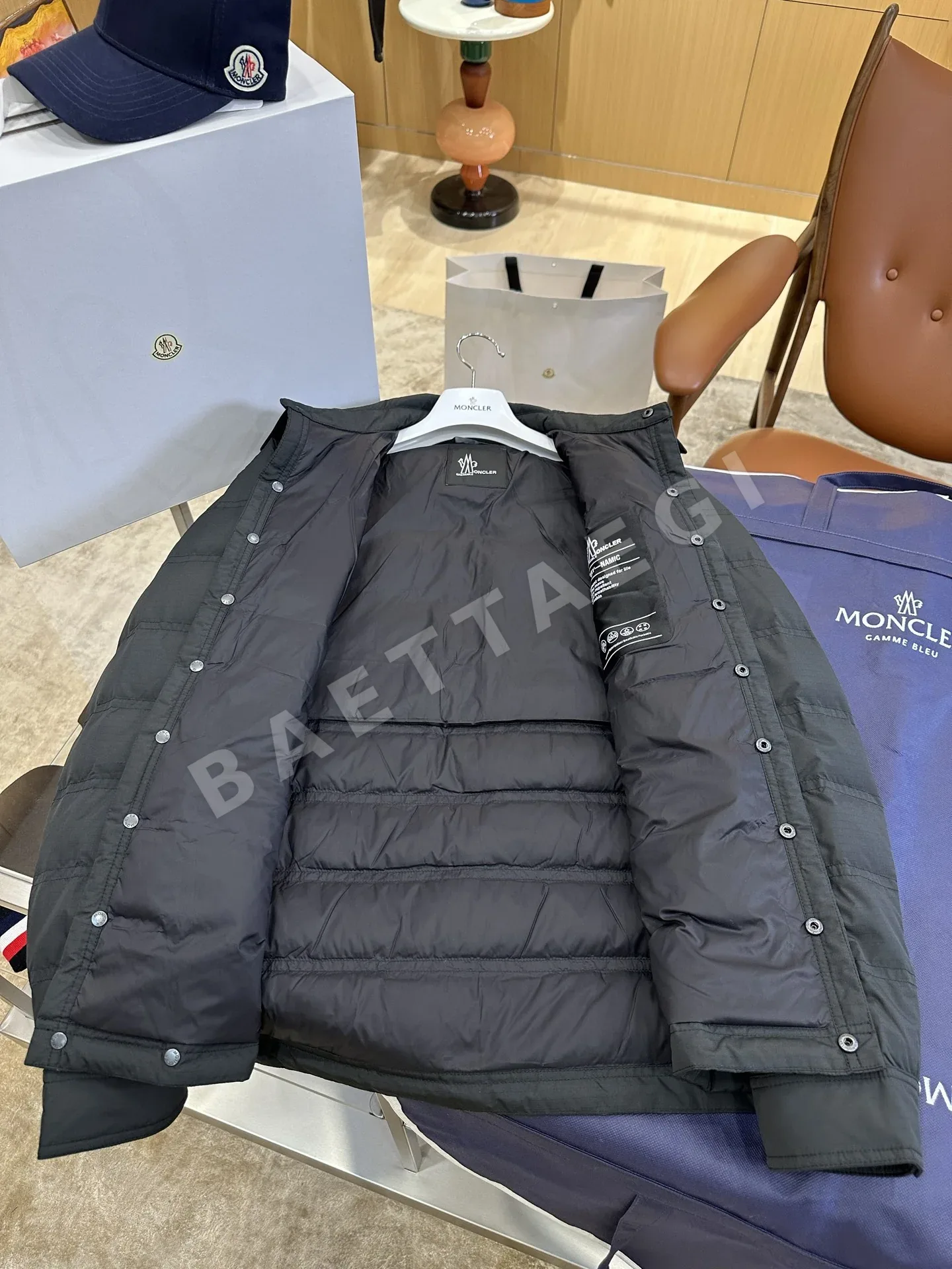 몽클레르 멀티 포켓 남성 패딩 재킷 상세 이미지 4