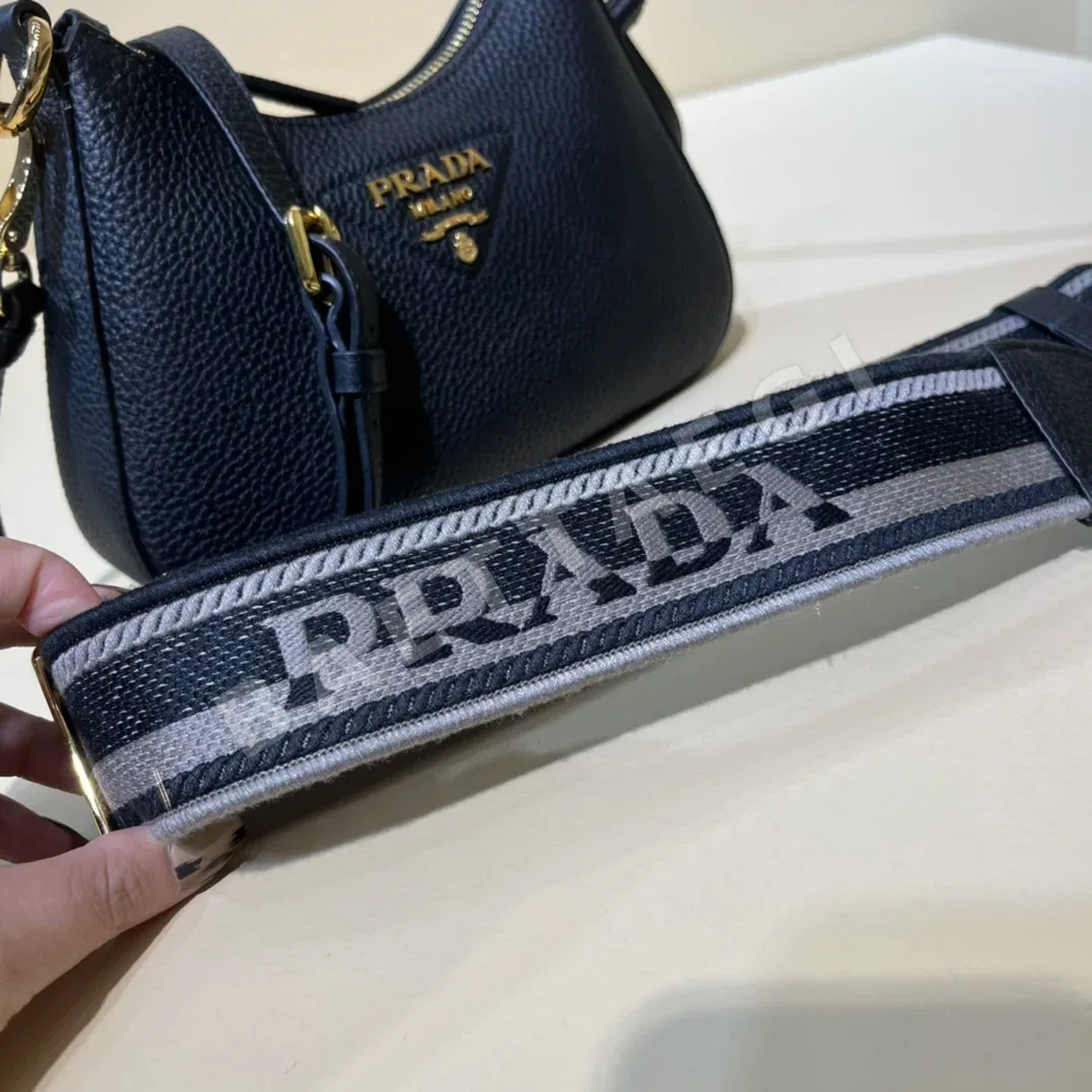 프라다 카프스킨 블랙 미니 숄더백 1BH193 상세 이미지 5