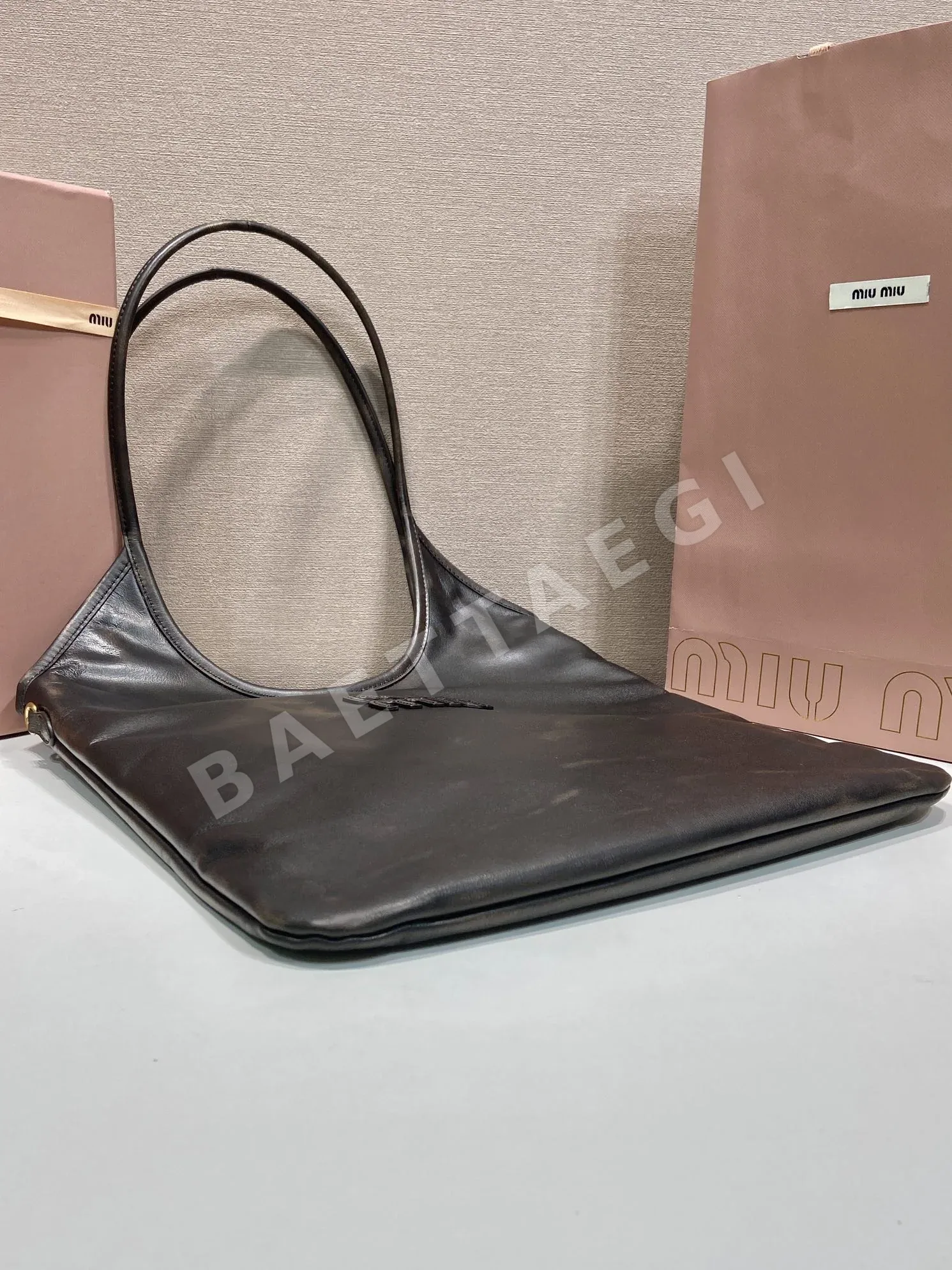 미우미우 라지 빈티지 램스킨 가죽 핸드백 5BA231 상세 이미지 6