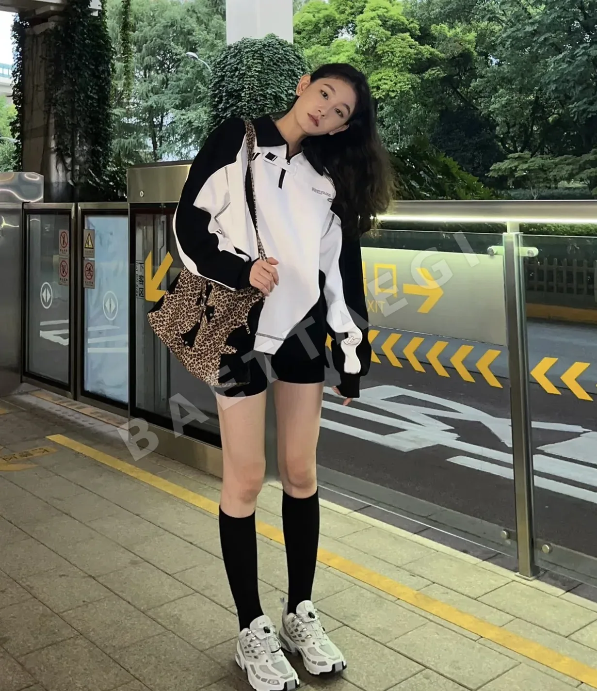 크롬하츠 블랙 레오파드 크로스바디 가방 상세 이미지 17