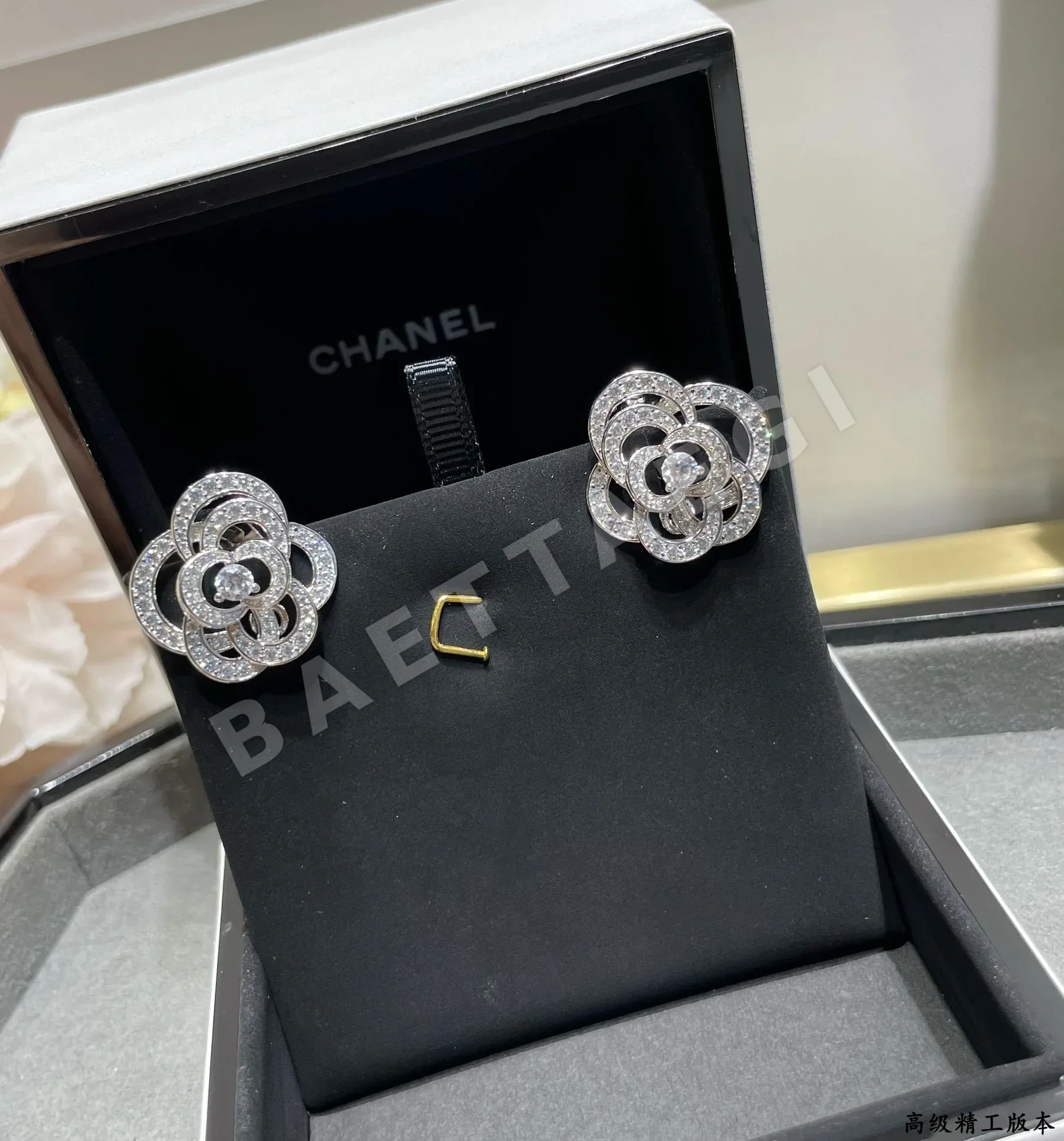 샤넬 카멜리아 겹꽃 골드 귀걸이 상세 이미지 6