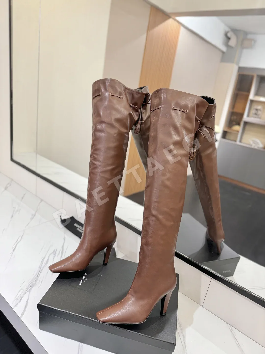 생로랑 태슬 장식 오버니 마틴 부츠 9444 상세 이미지 5
