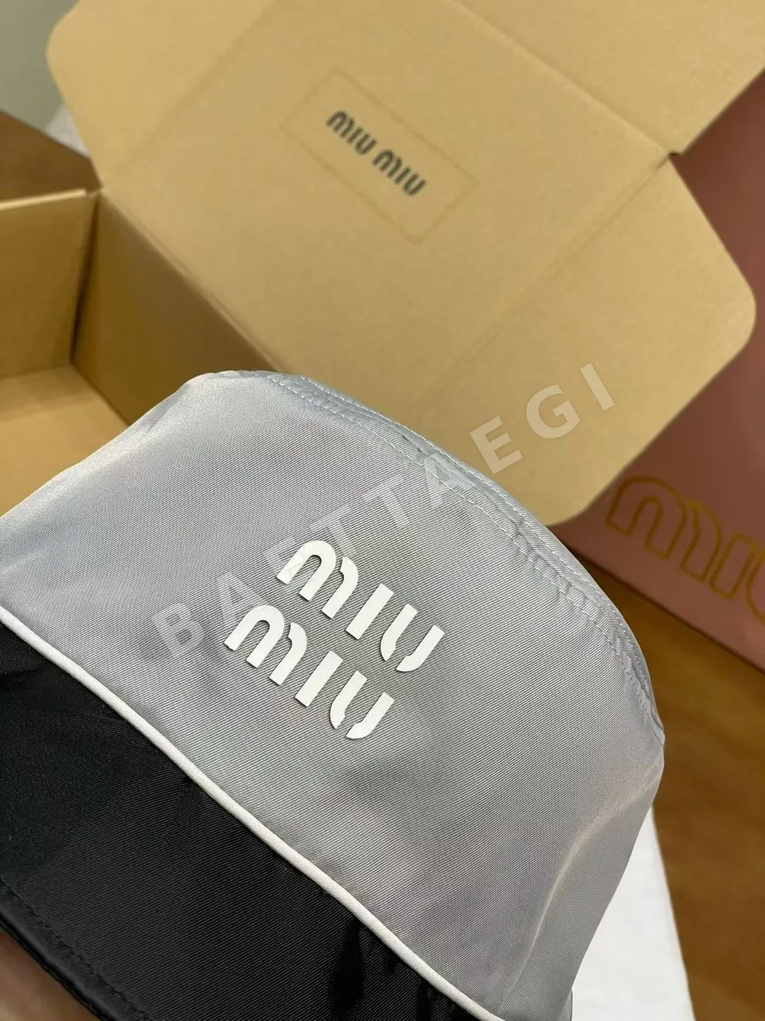 미우미우 모자 81306 Miu Miu Cap 상세 이미지 5