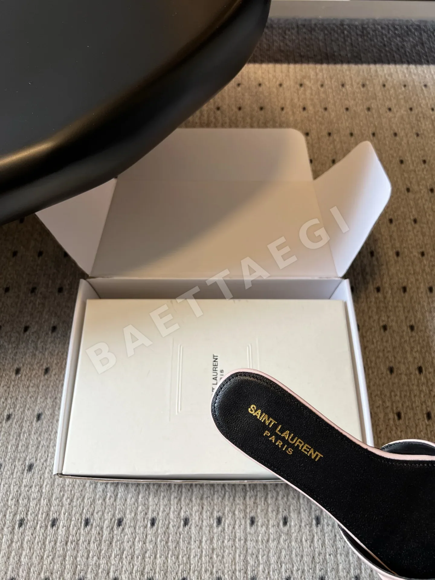 생로랑 플리츠 YSL 버클 플랫 샌들 상세 이미지 8