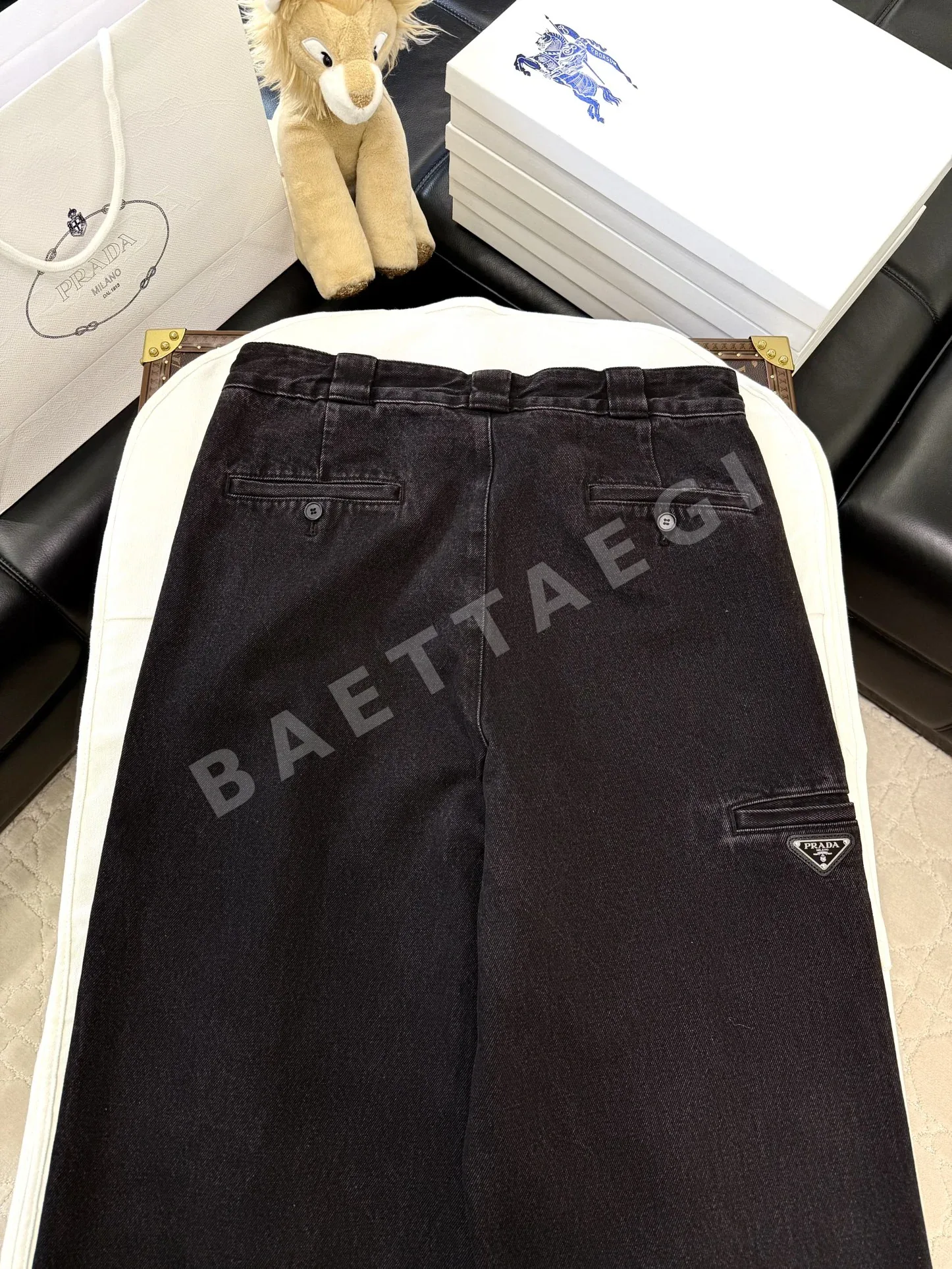 프라다 데님 삼각 라벨 남성 바지 상세 이미지 4