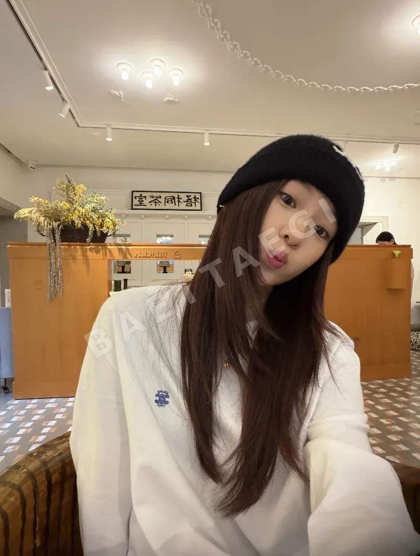 셀린느 마이크로 로고 자수 남성 긴팔 티셔츠 상세 이미지 13