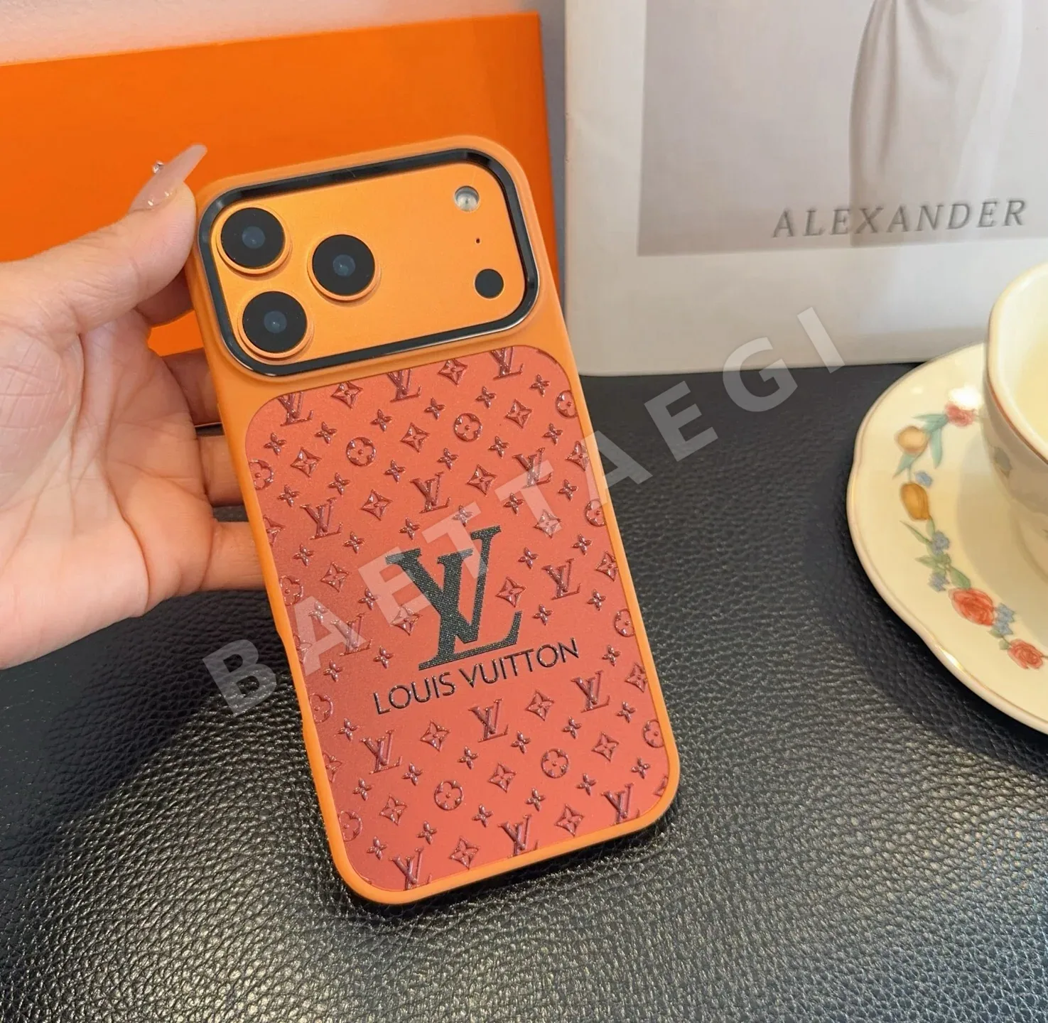 루이비통 별하늘 오렌지 스마트폰 케이스 상세 이미지 2