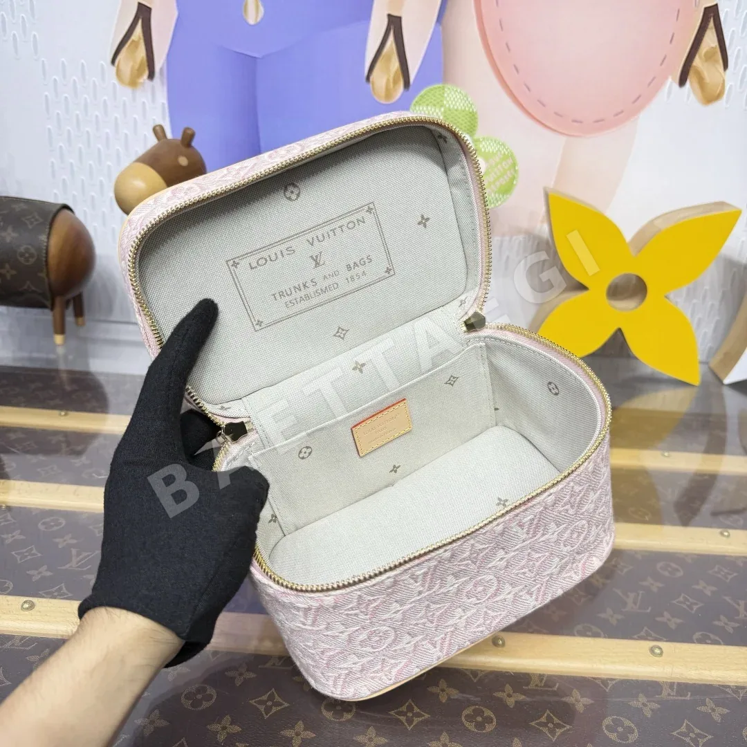 루이비통 모노그램 엠블럼 캔버스 미니 코스메틱 가방 M29667 상세 이미지 9