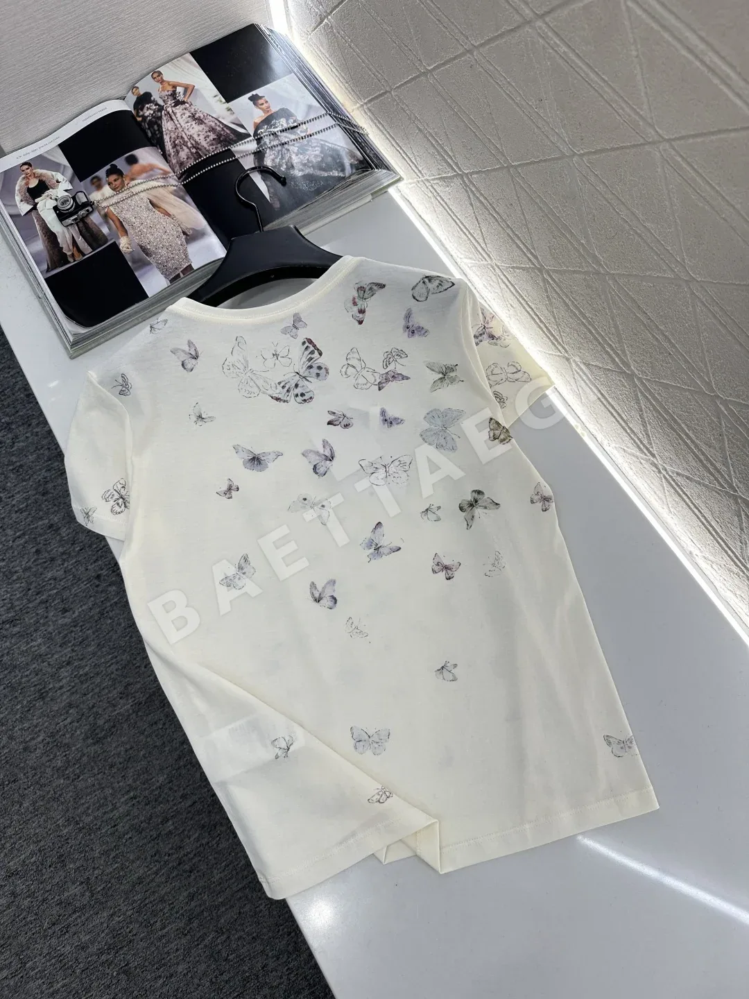 디올 여성 나비 프린트 반팔 티셔츠 상세 이미지 7