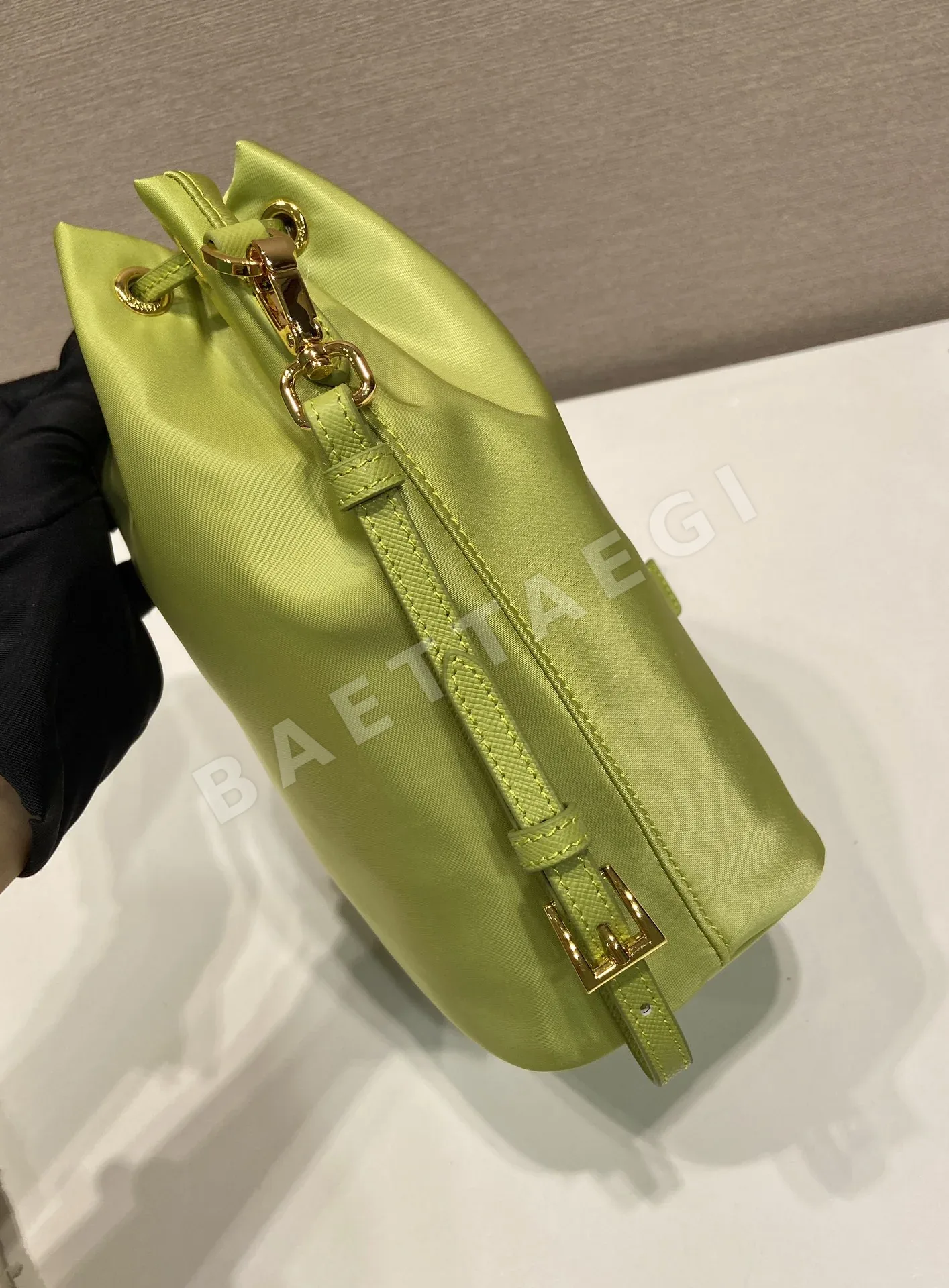 프라다 복조리 나일론 클러치백 상세 이미지 5