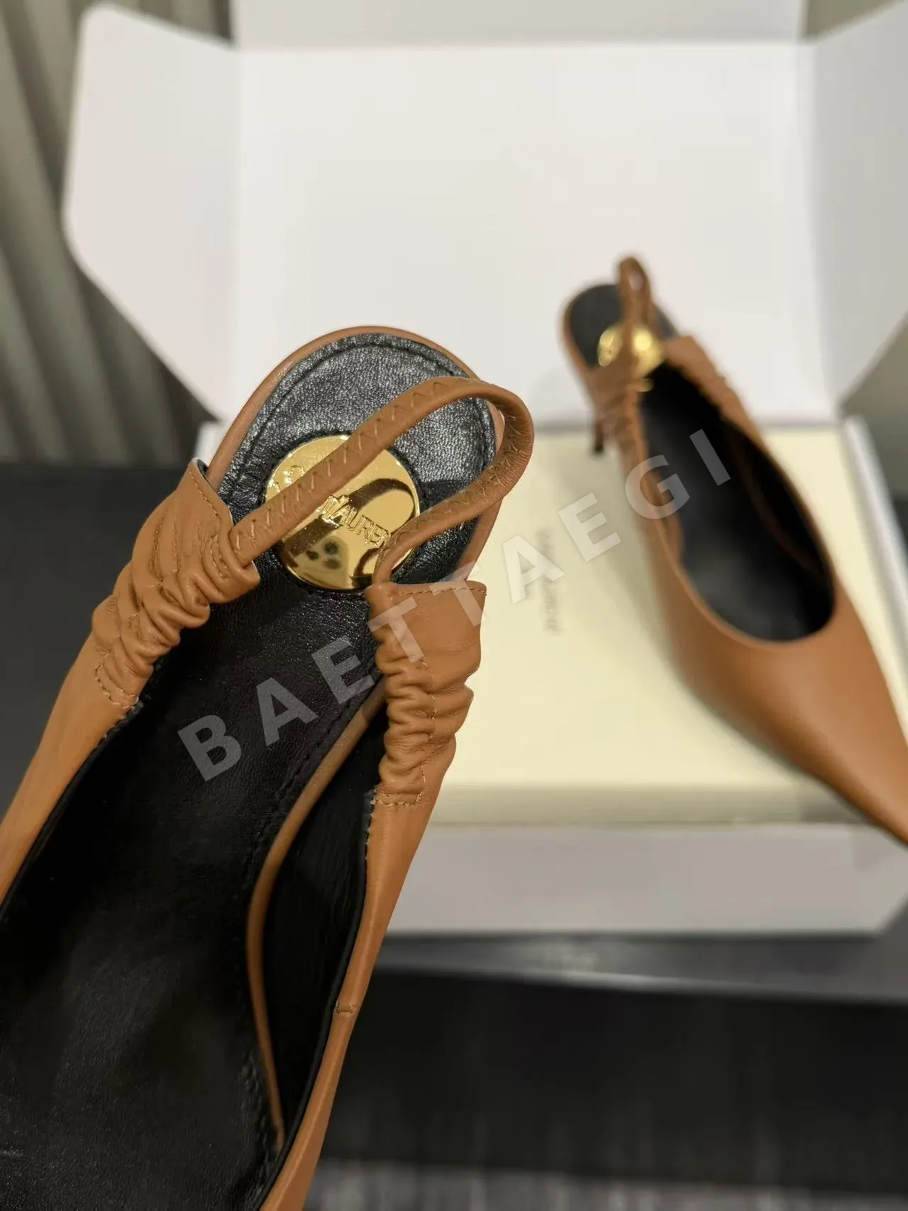 생로랑 YSL 스퀘어 토 오픈 백 샌들 상세 이미지 7