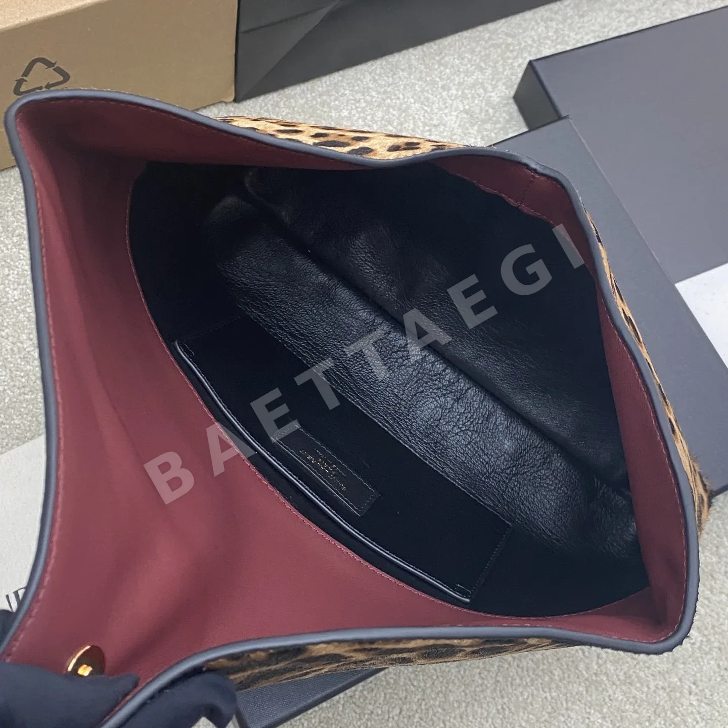 생로랑 램스킨 레오파드 클러치백 상세 이미지 8