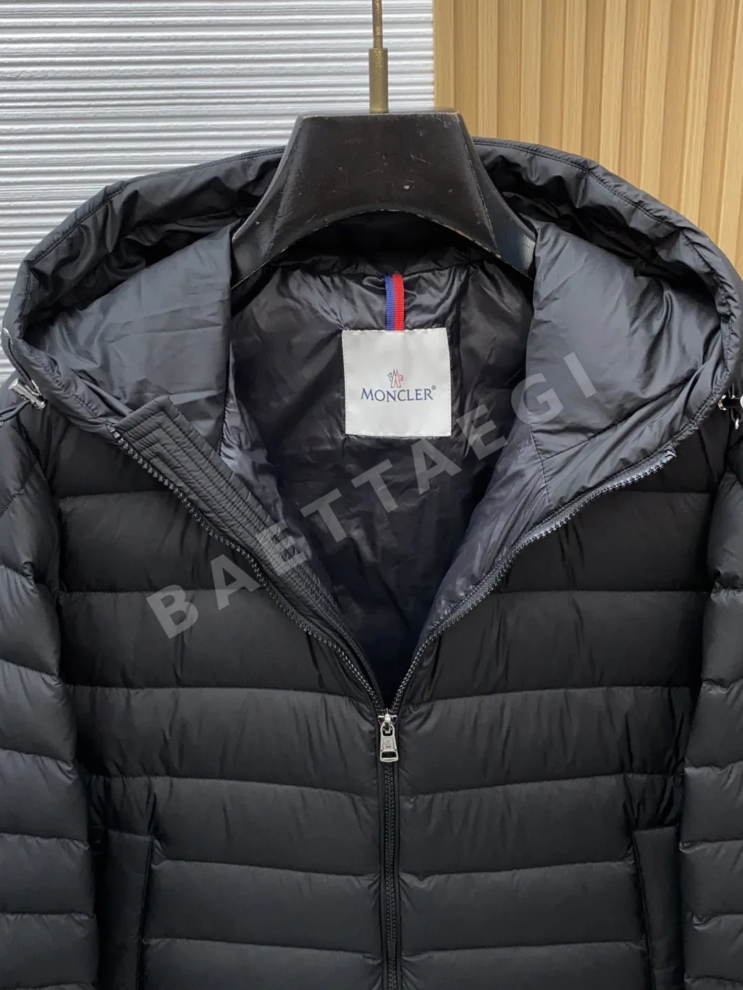 몽클레르 후드 남성 다운 패딩 재킷 상세 이미지 2
