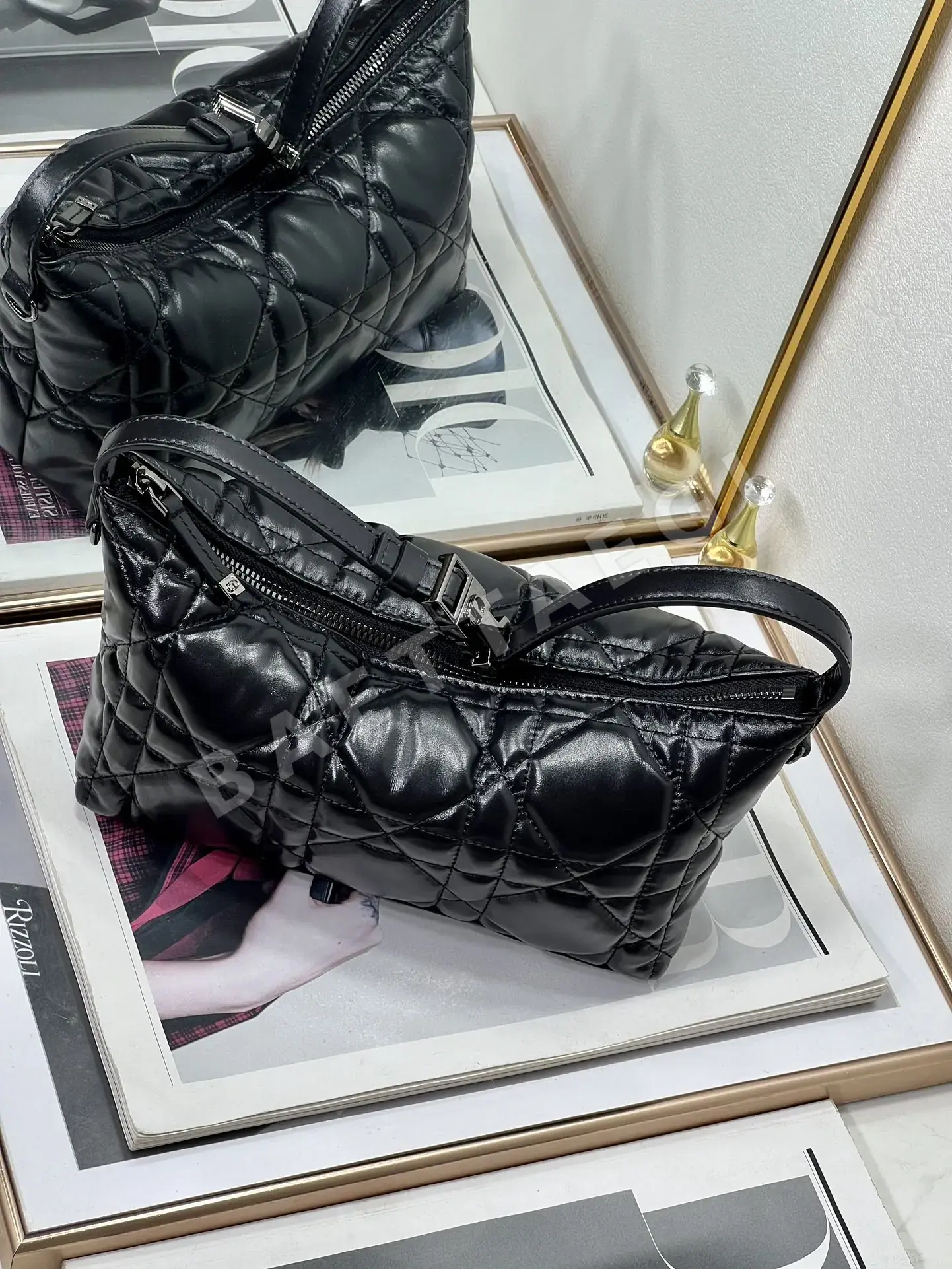 디올 노마드 호보 클러치 가방 상세 이미지 2