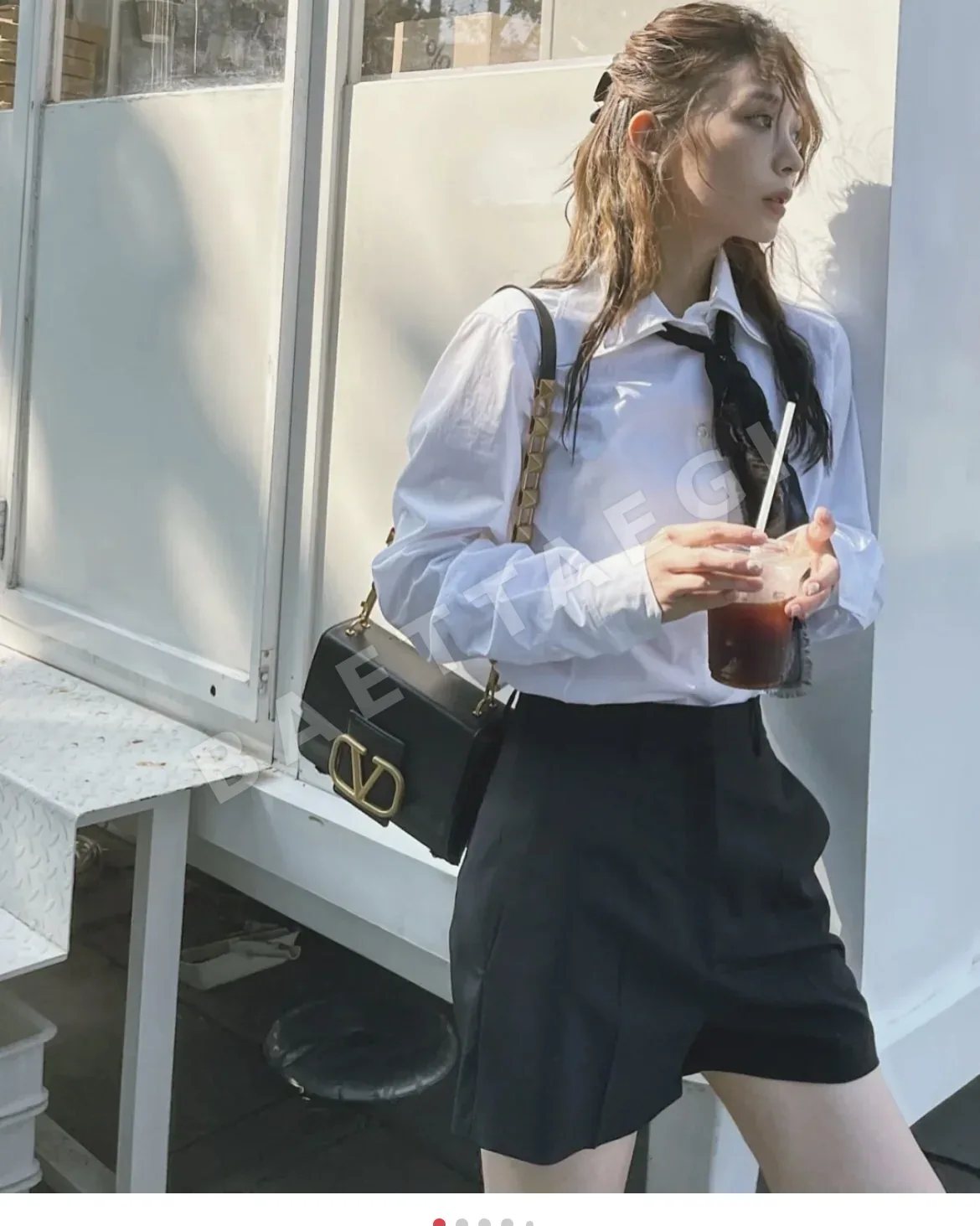발렌티노 V로고 체인 숄더백 상세 이미지 3