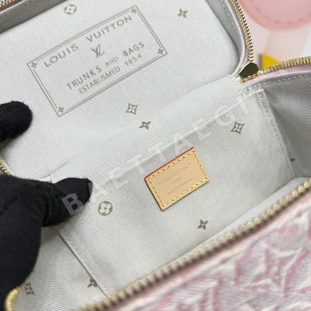 루이비통 모노그램 엠블럼 캔버스 미니 코스메틱 가방 M29667 상세 이미지 8