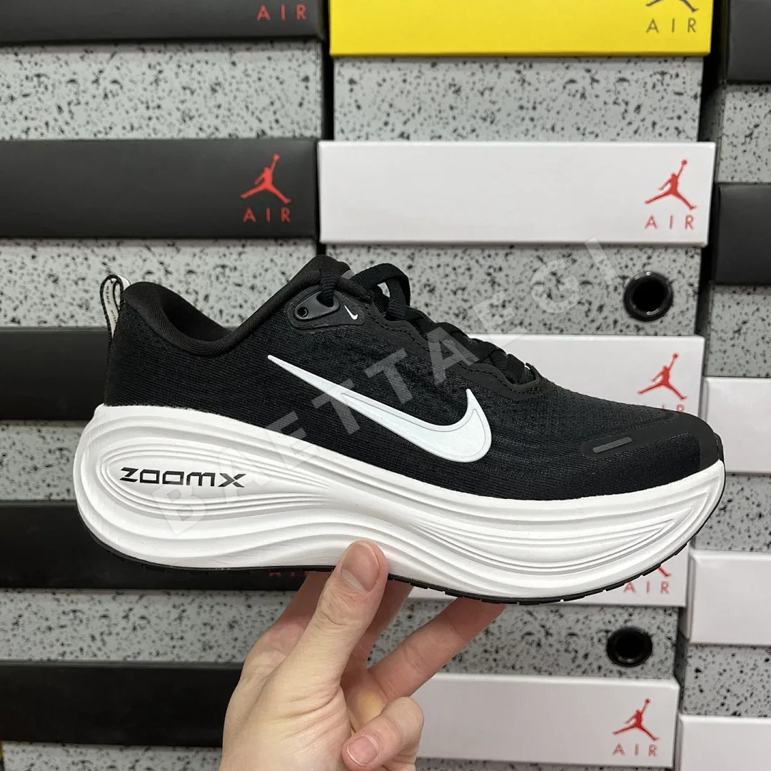 나이키 줌 보메로 18 IH3251-001 201117 Nike Zoom Vomero 18