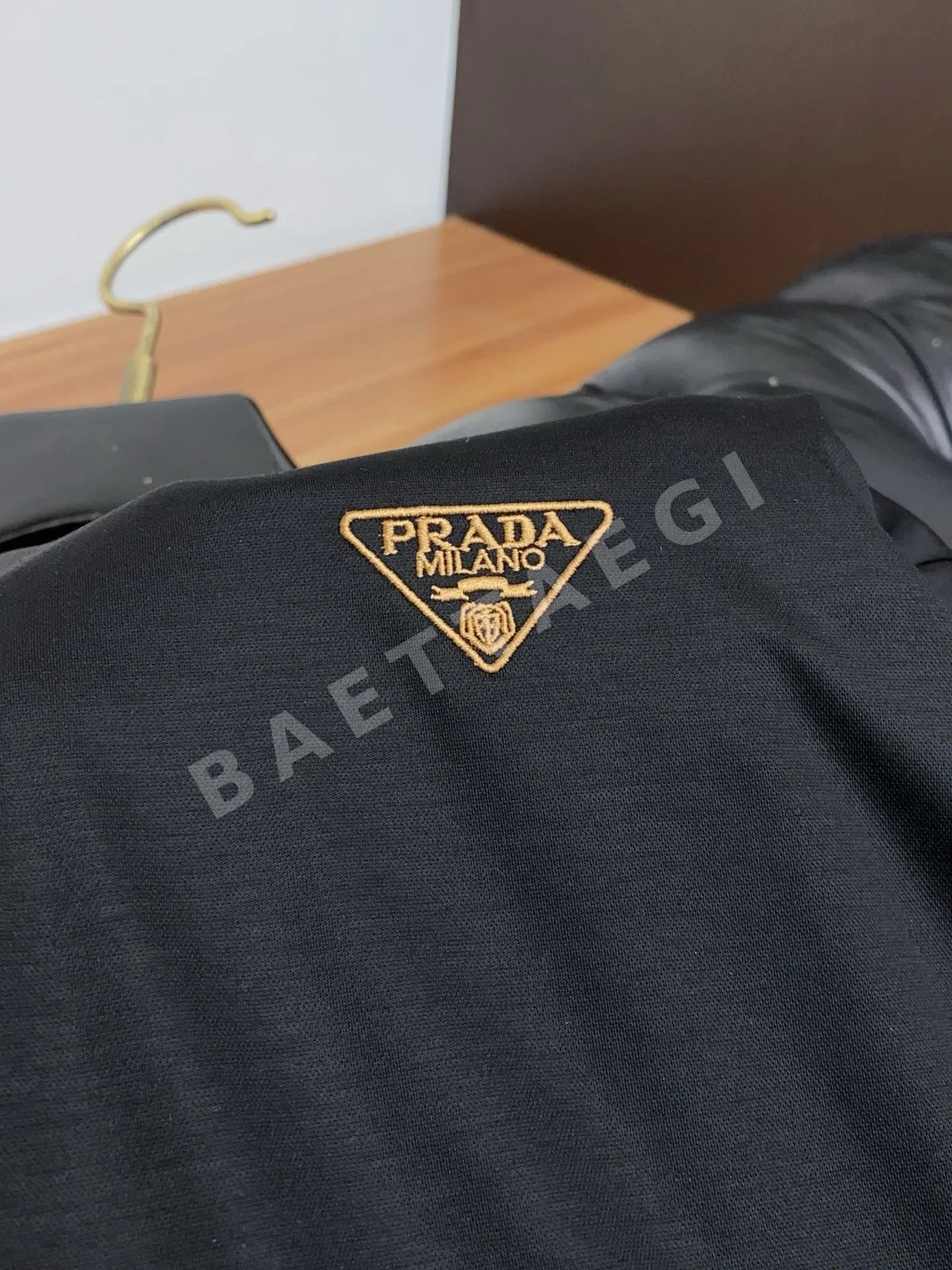 프라다 로고 코튼 라운드넥 반팔 티셔츠 1173 상세 이미지 8