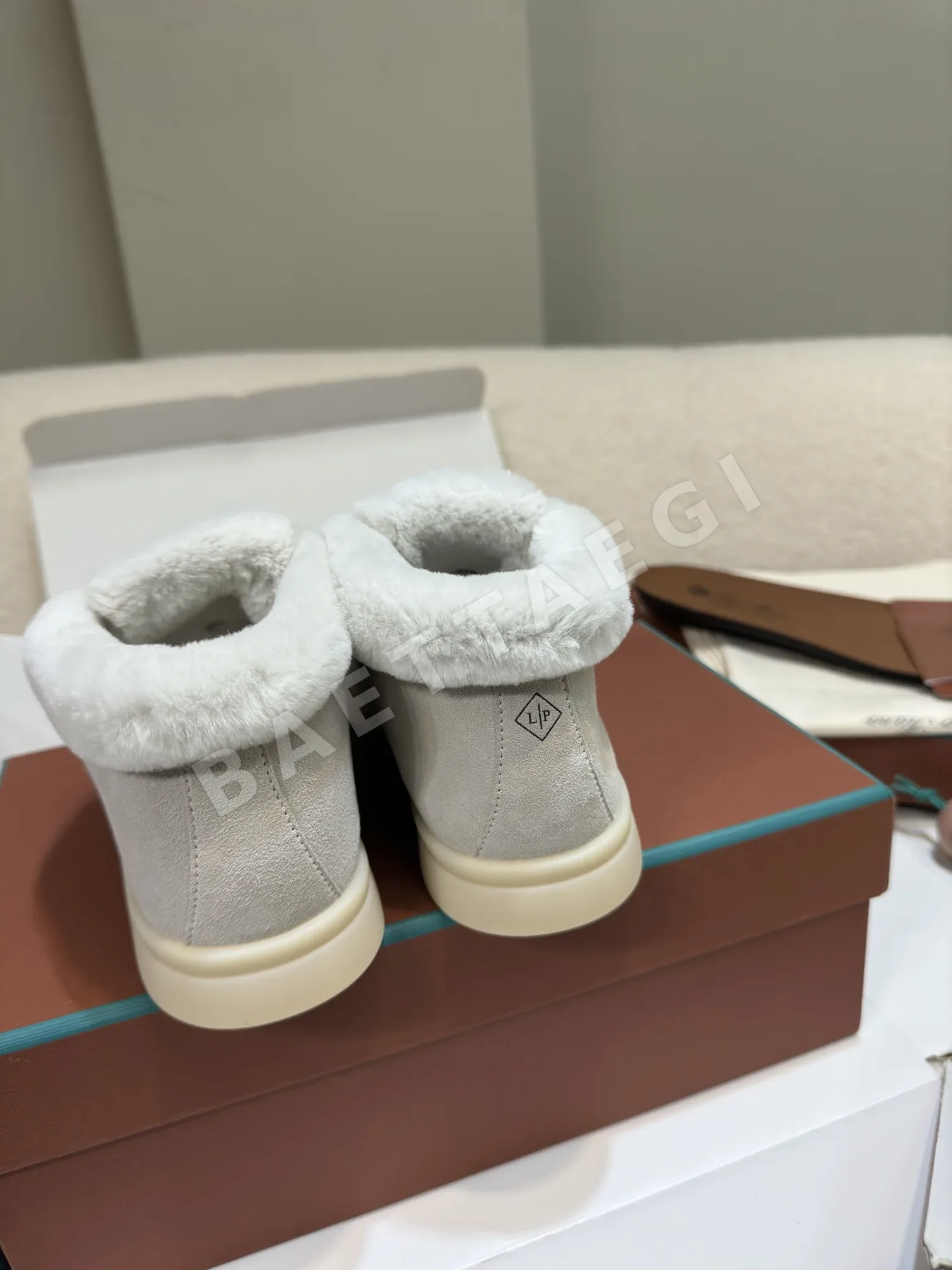 로로피아나 서머워크 코요테 퍼 하이컷 신발 상세 이미지 6