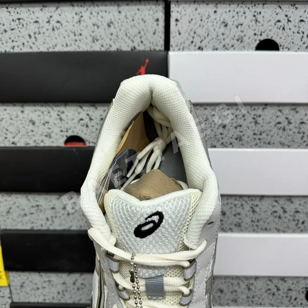 아식스 [GX] 젤 NYC 2055 1203A542-100 200526 Asics Gel-NYC 2055 Cream Pure Silver 상세 이미지 2