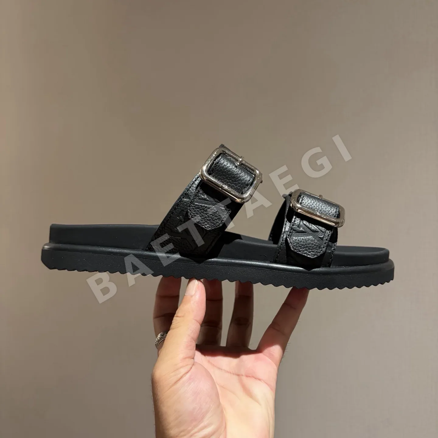 루이비통 더블 스트랩 샌들 상세 이미지 9