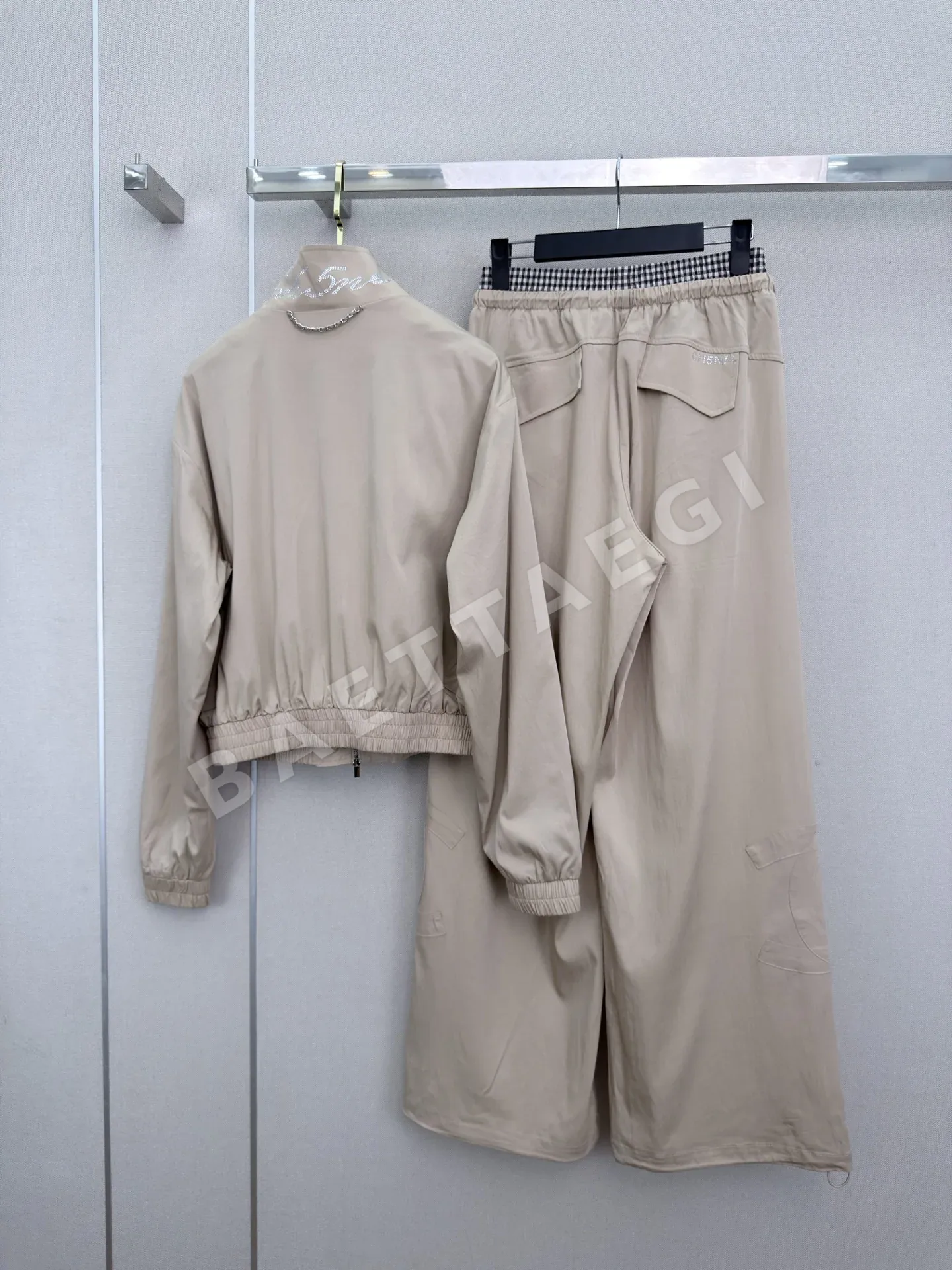 샤넬 라인스톤 레터 카라 지퍼업 재킷 세트 상세 이미지 6
