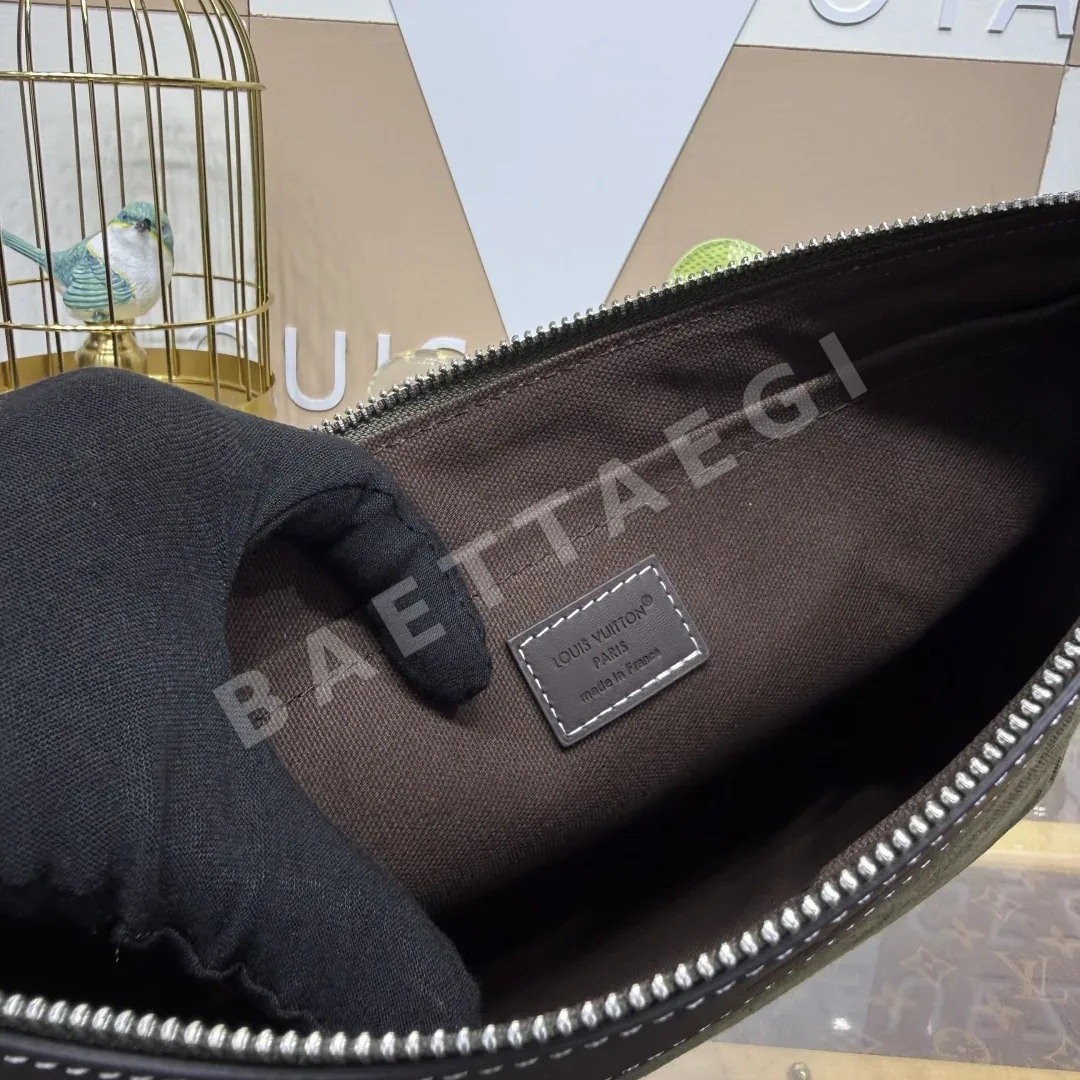 루이비통 포쉐트 보야지 수플 클러치 가방 상세 이미지 8