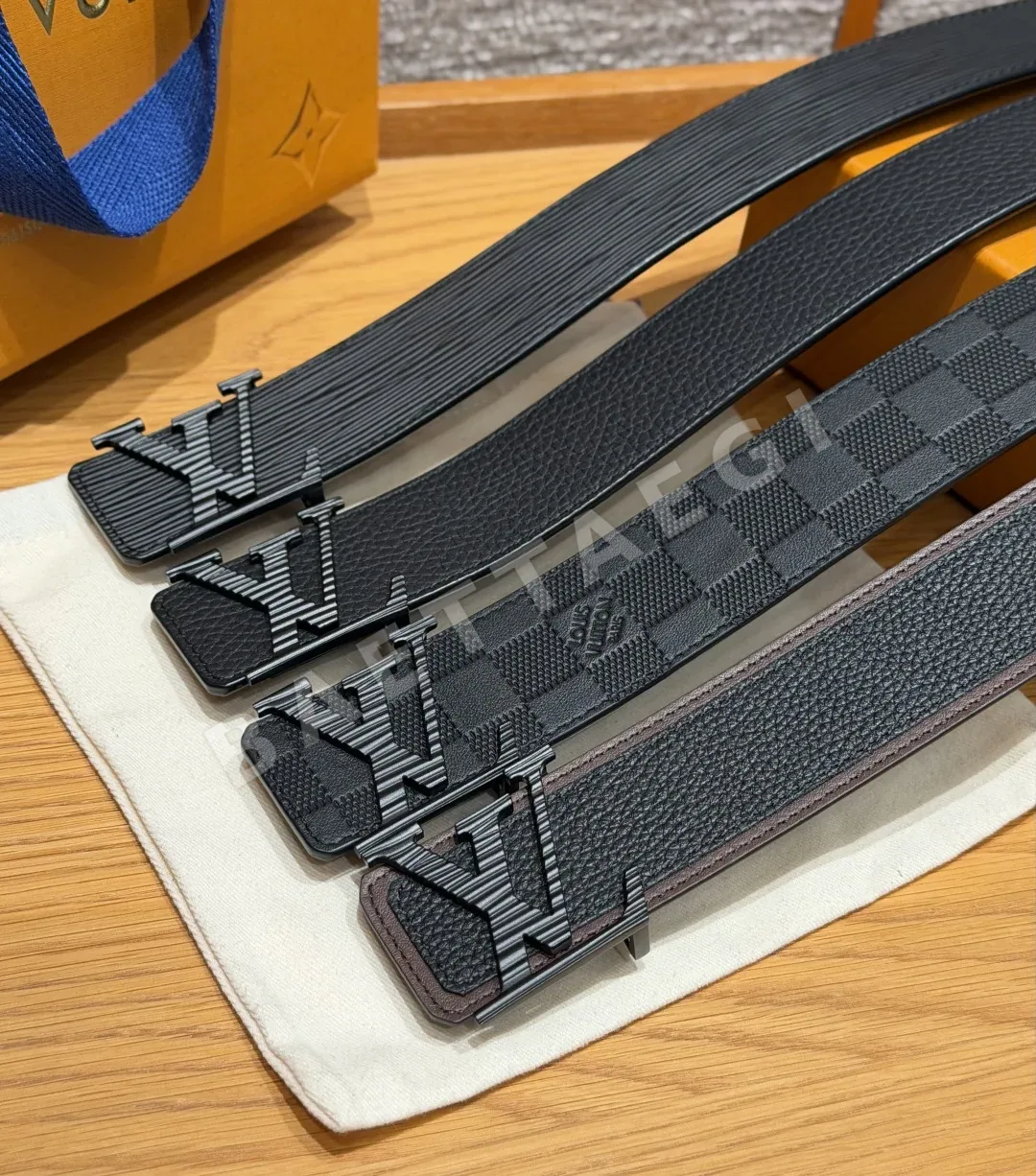 루이비통 40mm 이니셜 로고 리버시블 벨트 173312