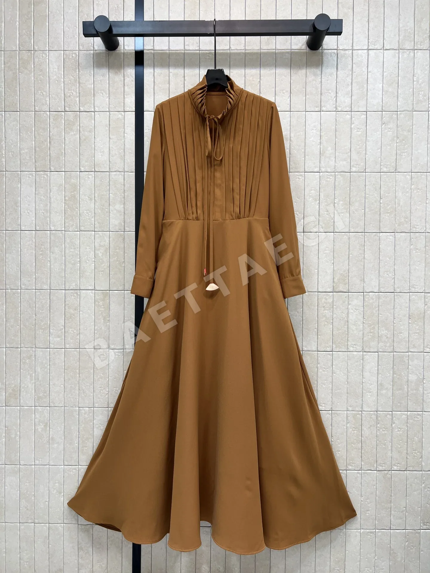 루이비통 스탠드 카라 플리츠 여성 원피스 165492