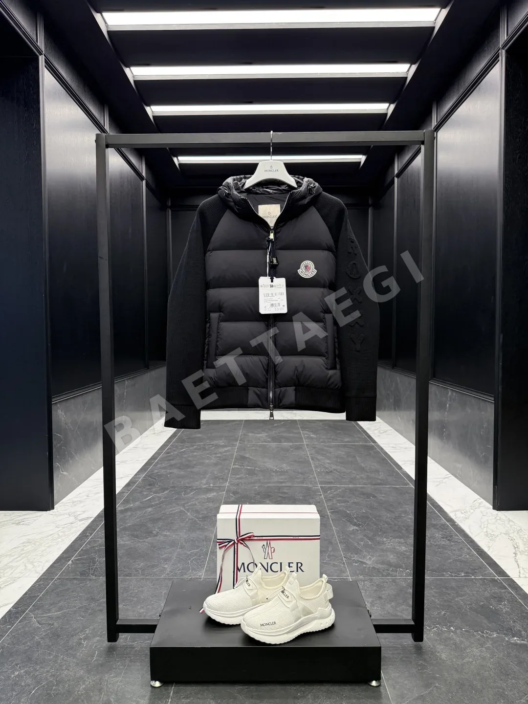 몽클레르 x 크리스토퍼 랙시 퀼팅 다운 패딩 재킷 상세 이미지 2
