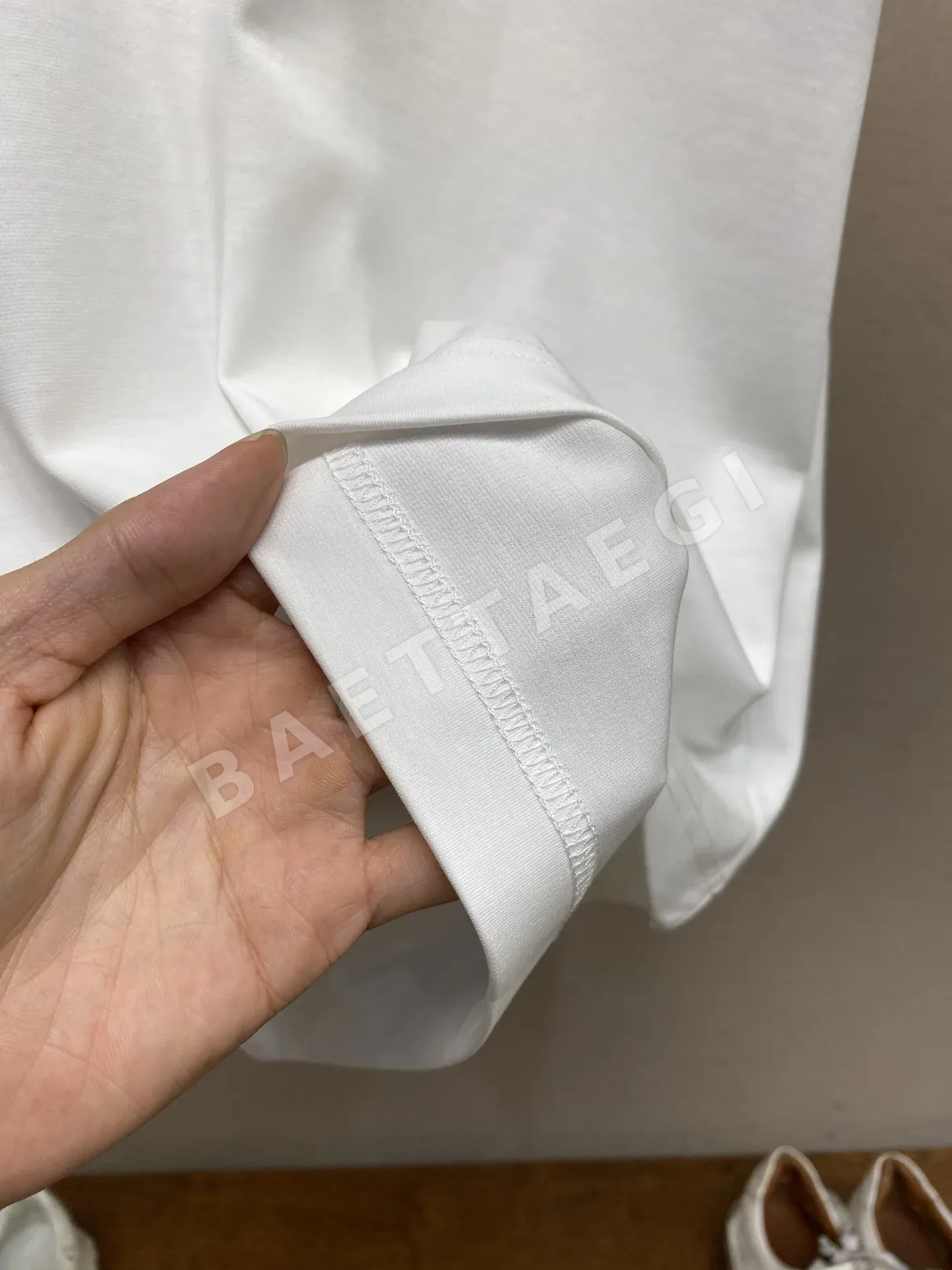 로에베 컬러 블록 자수 남성 반팔 티셔츠 상세 이미지 6
