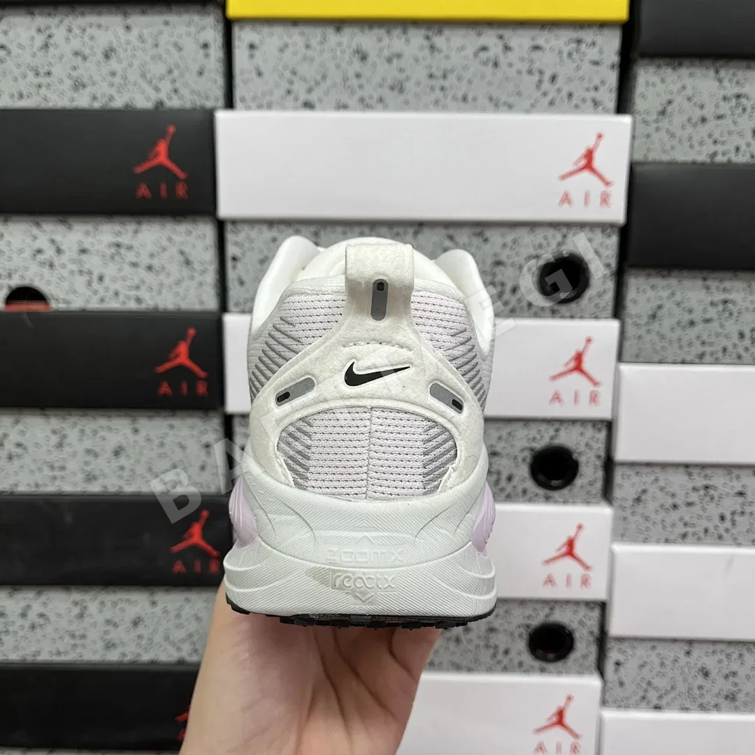 나이키 줌 보메로 18 13 IM2503 201112 Nike Zoom Vomero 18 -13 상세 이미지 3
