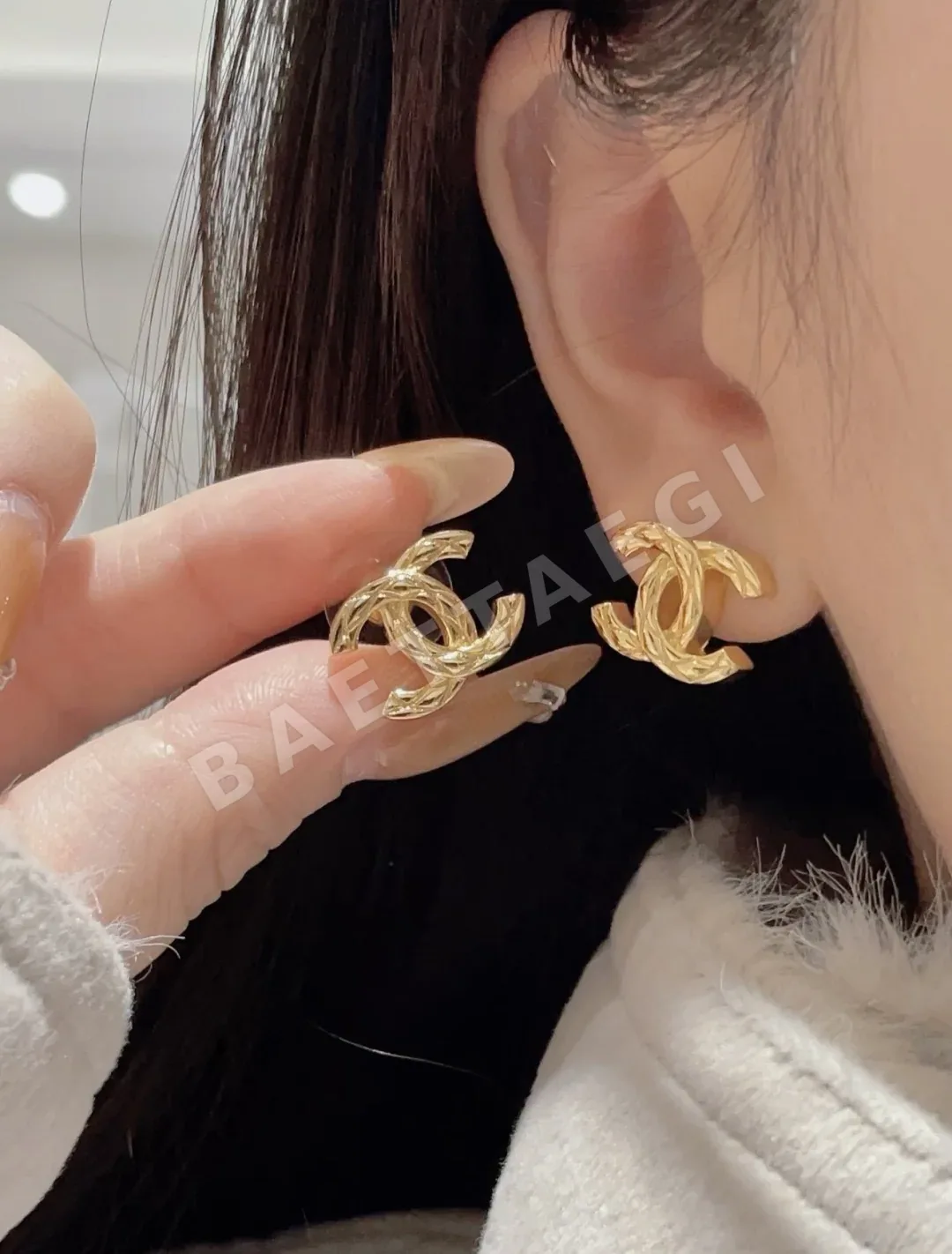 샤넬 골드 퀼팅 더블 C 귀걸이 상세 이미지 4