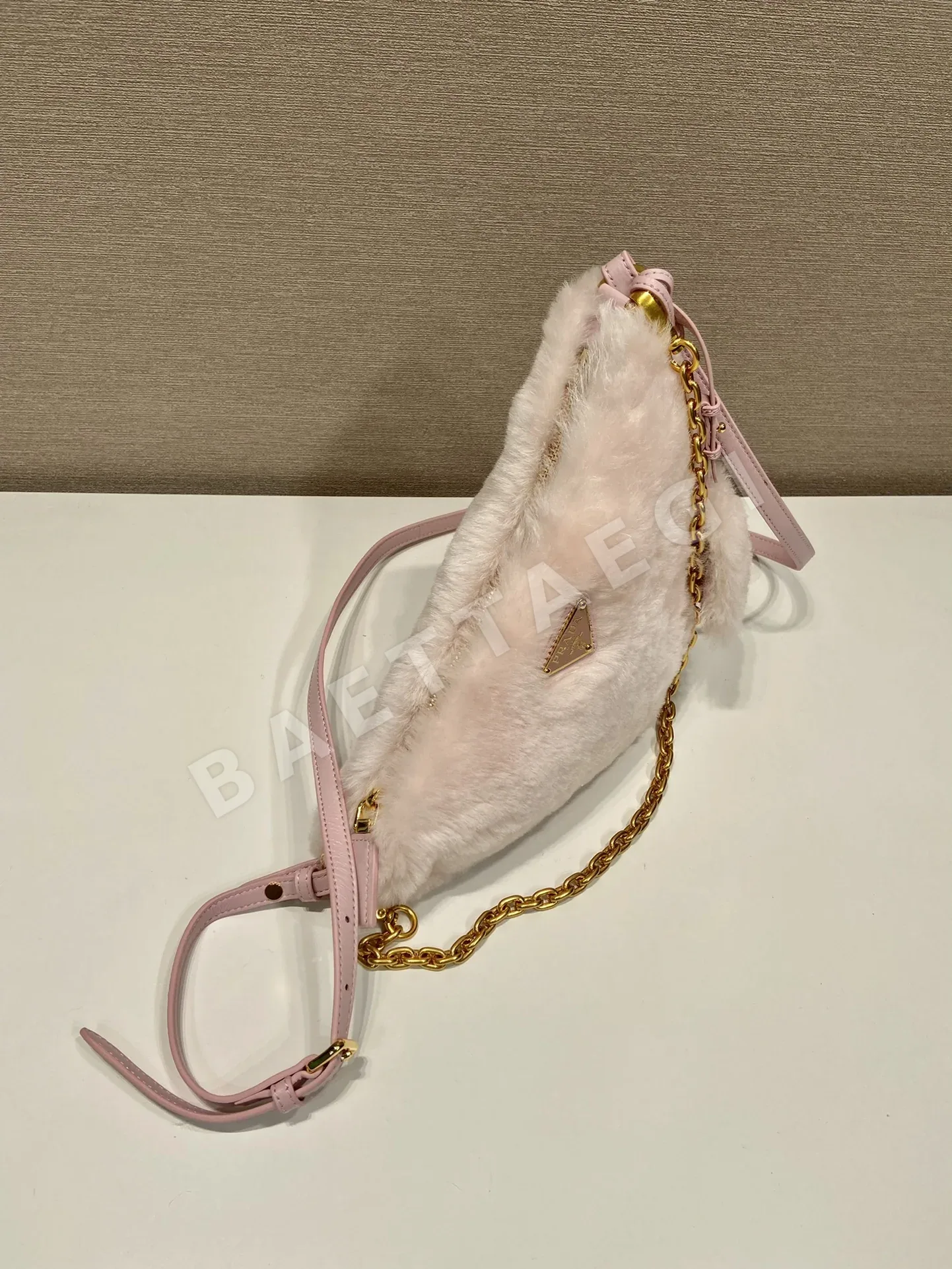 프라다 염소털 퍼 숄더백 1NQ044 상세 이미지 3