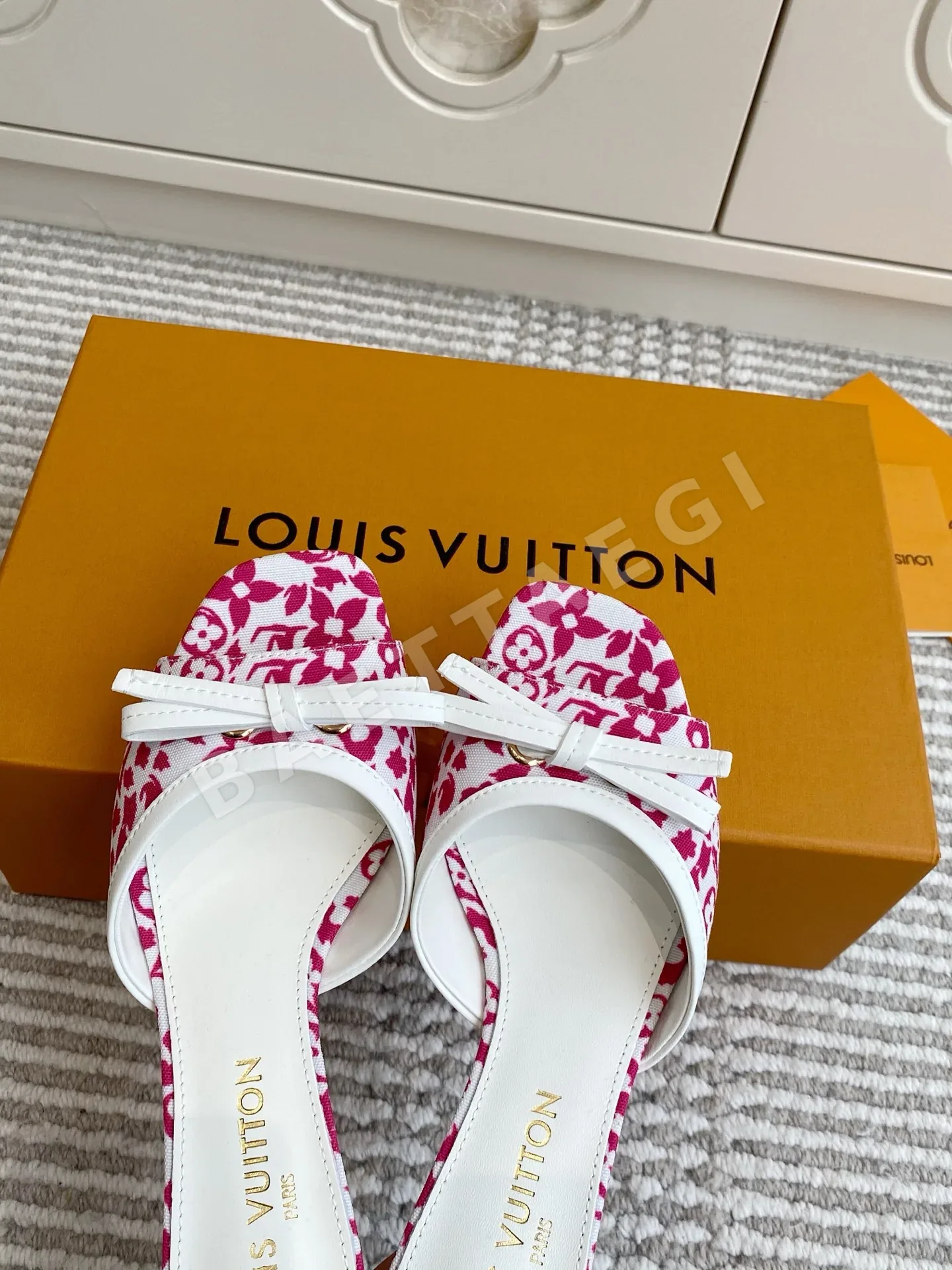 루이비통 모노그램 LV 키티 힐 뮬 상세 이미지 6