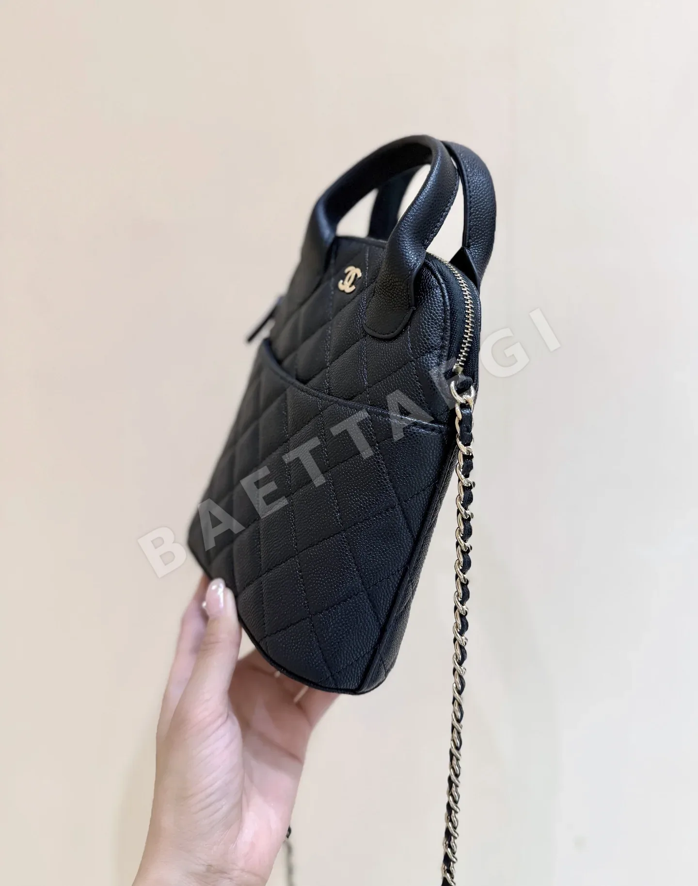 샤넬 25A 페블드 레더 쉘 백 AP4746 상세 이미지 3