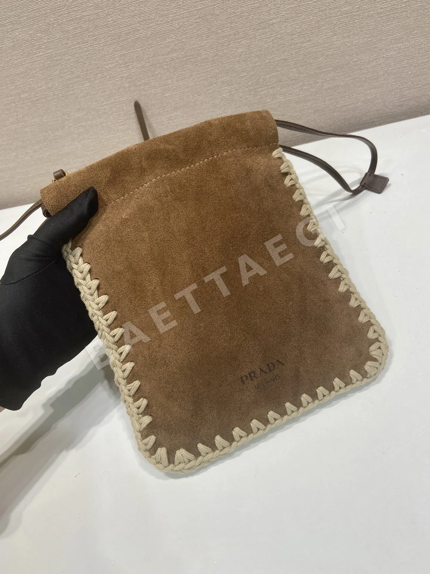 프라다 스웨이드 클러치 스마트폰 가방 1ZT092 상세 이미지 4